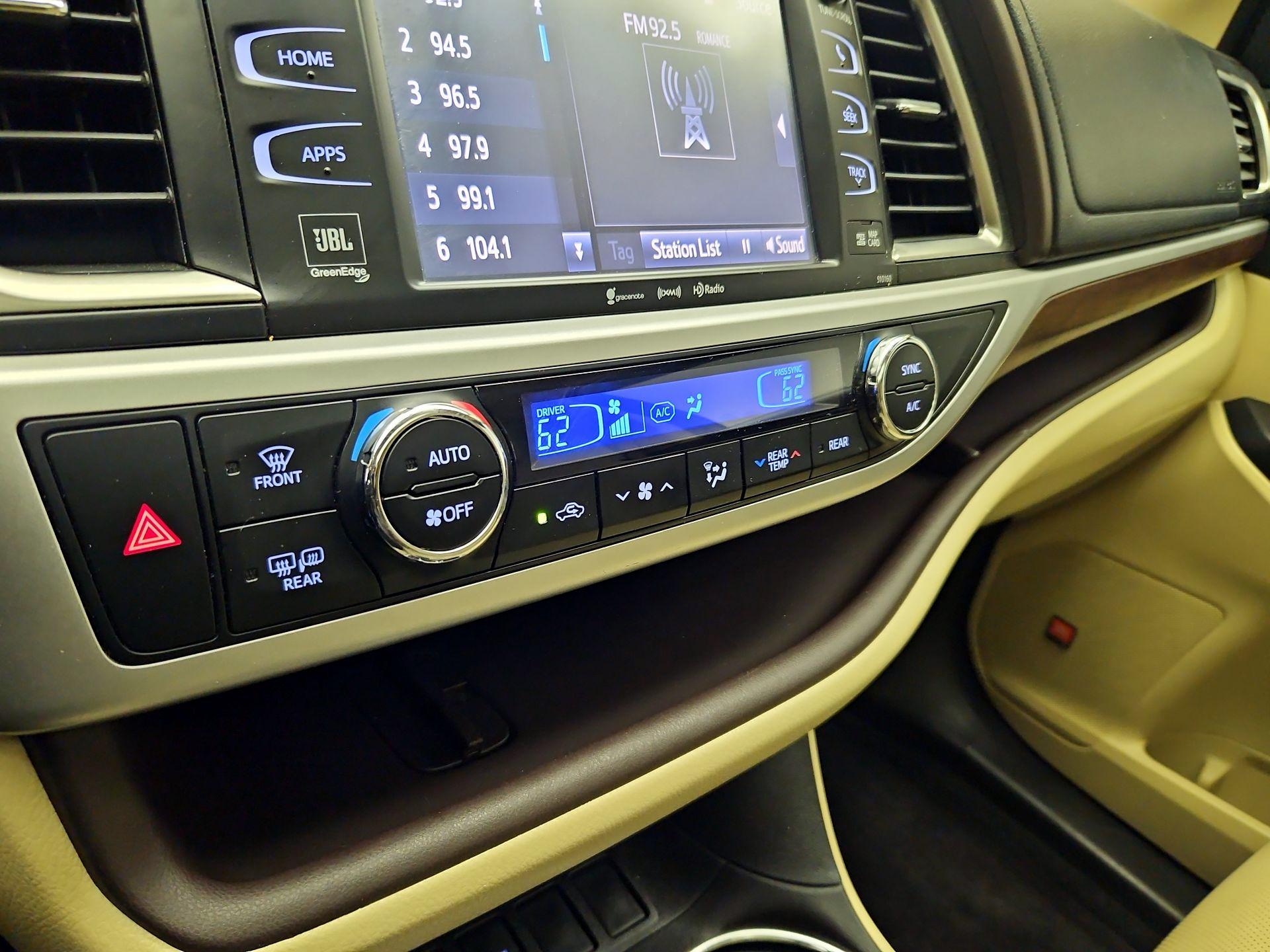 Thumbnail: 2016 Toyota Highlander - 16