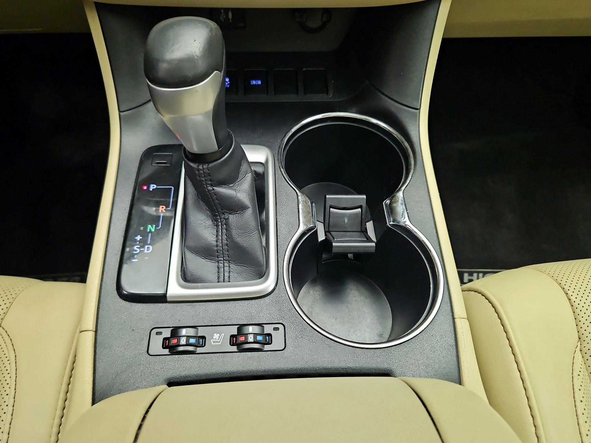 Thumbnail: 2016 Toyota Highlander - 17