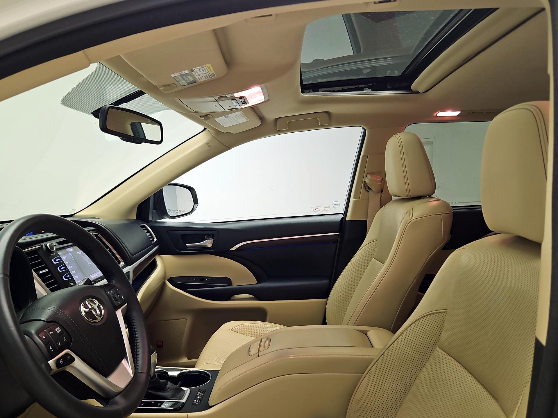 Thumbnail: 2016 Toyota Highlander - 19