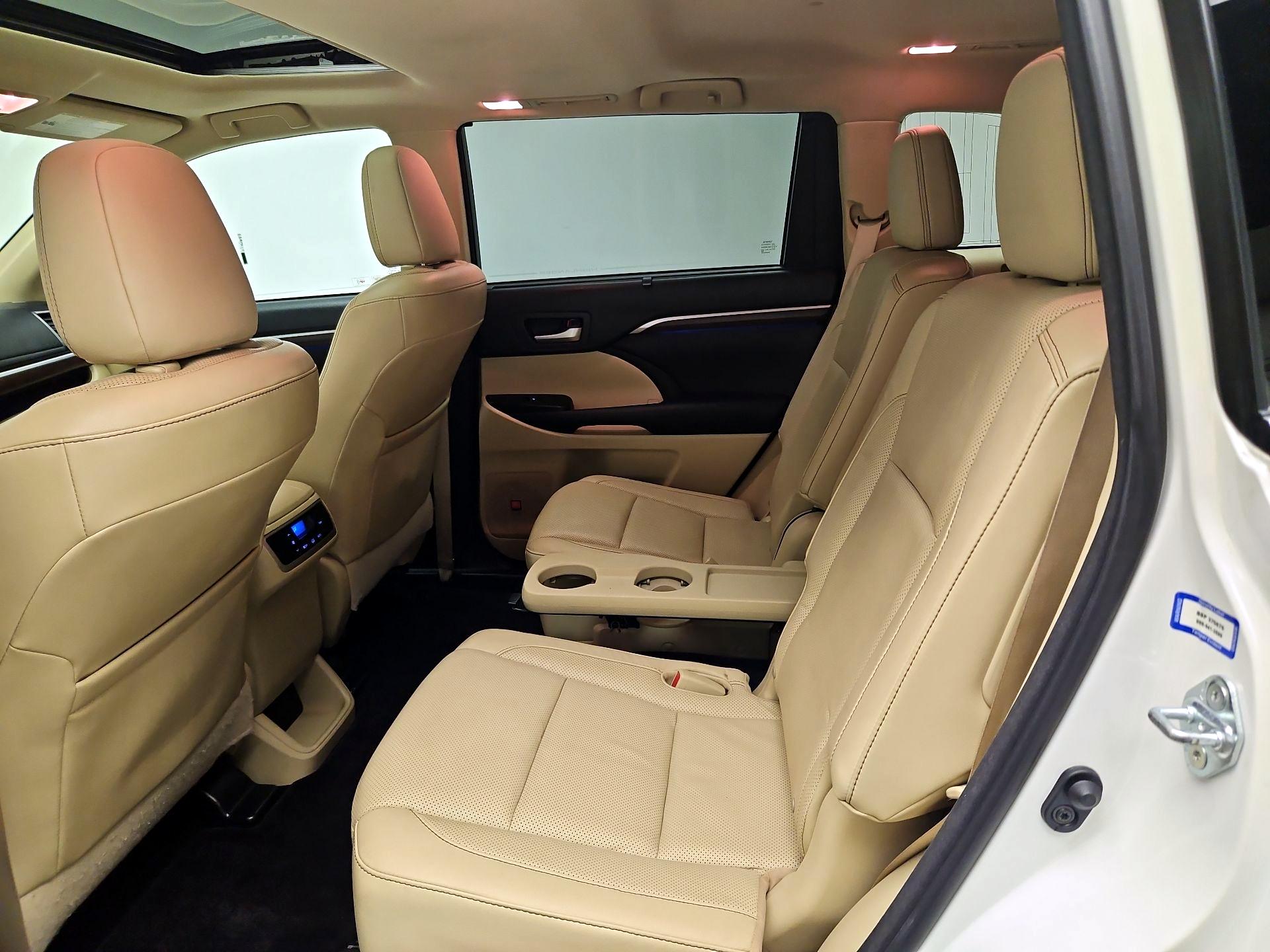 Thumbnail: 2016 Toyota Highlander - 20