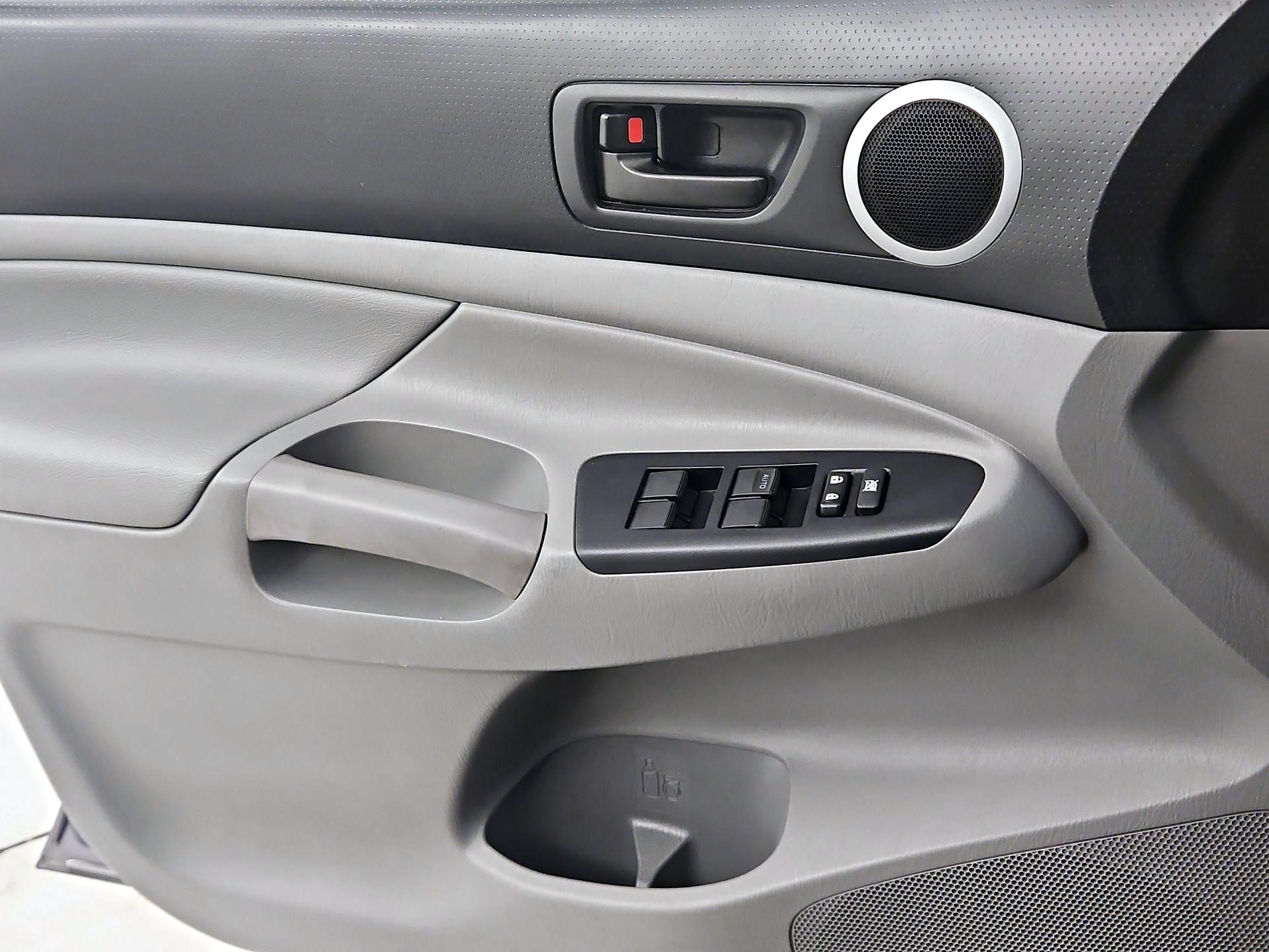 Thumbnail: 2015 Toyota Tacoma - 12