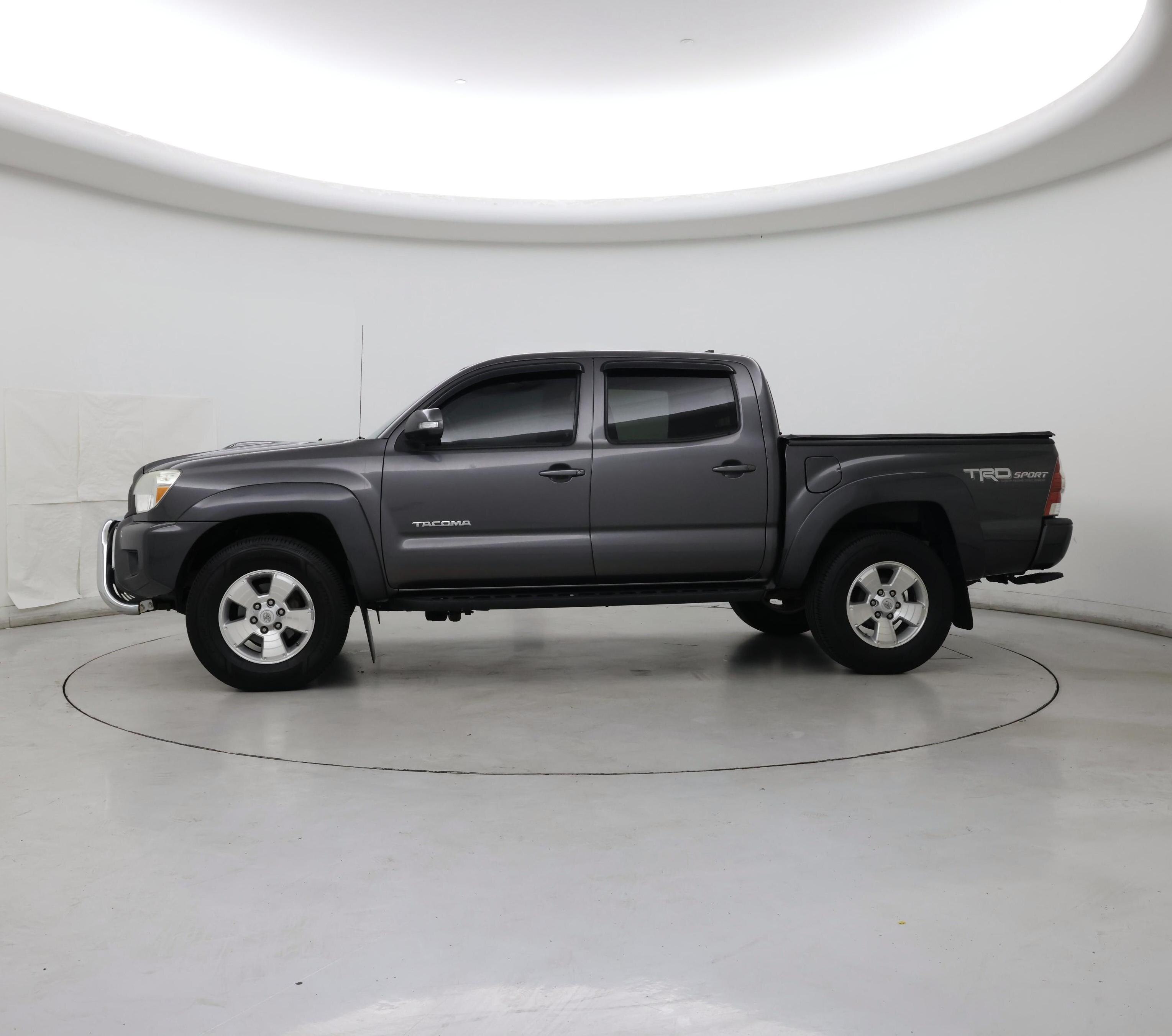 Thumbnail: 2015 Toyota Tacoma - 3