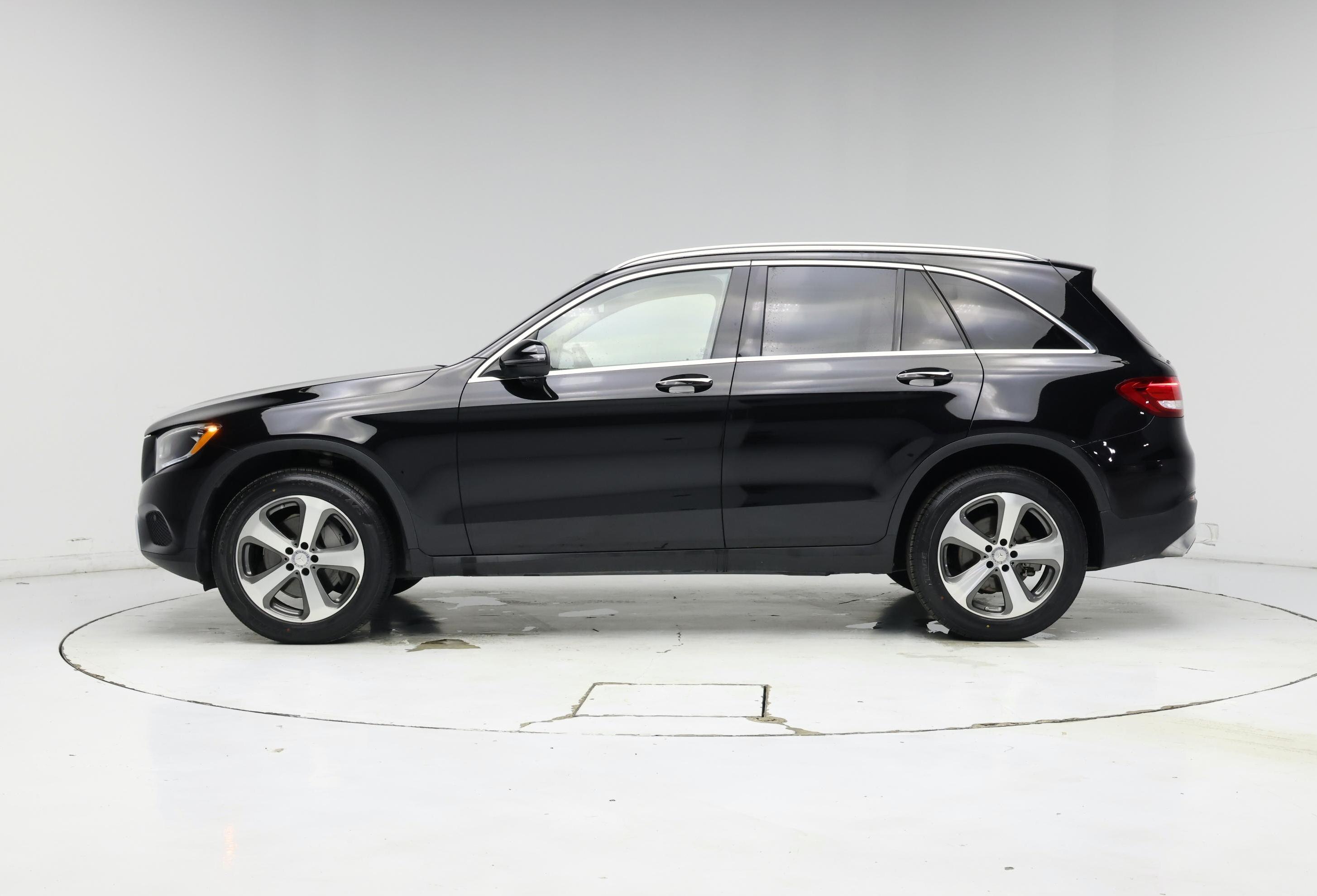 Thumbnail: 2016 Mercedes-Benz GLC - 3