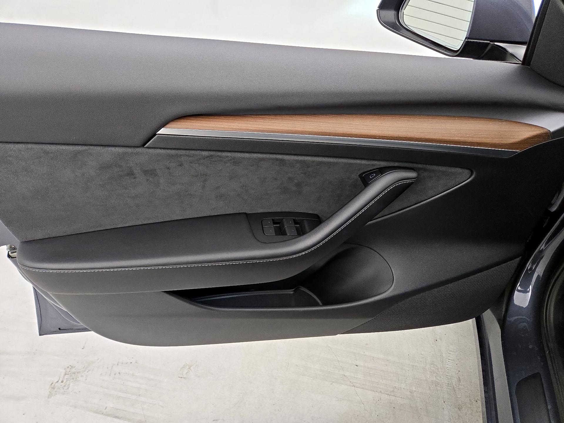 Thumbnail: 2023 Tesla Model 3 - 12