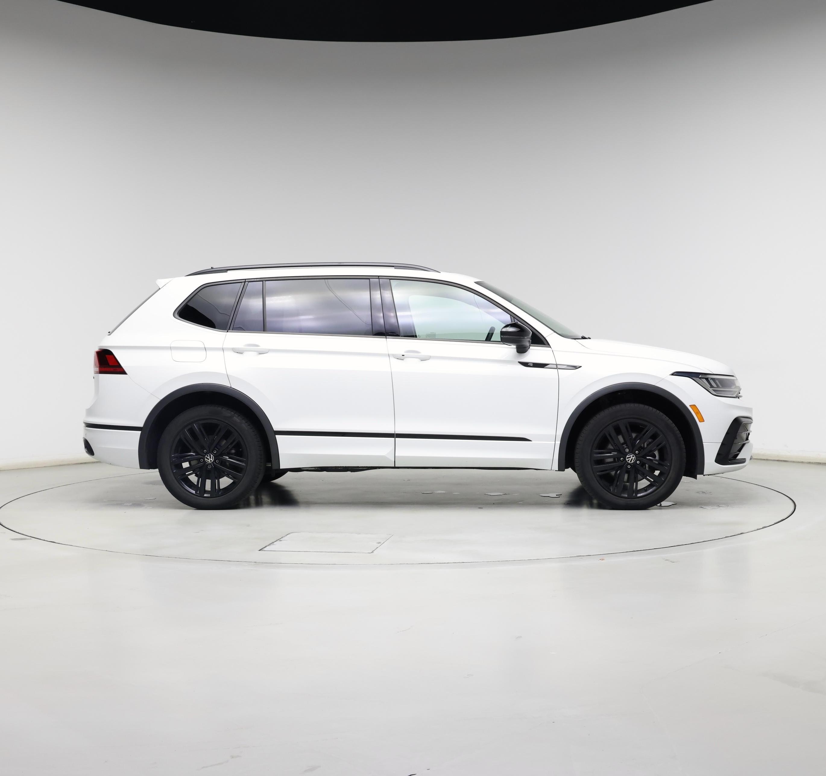 Thumbnail: 2022 Volkswagen Tiguan - 7
