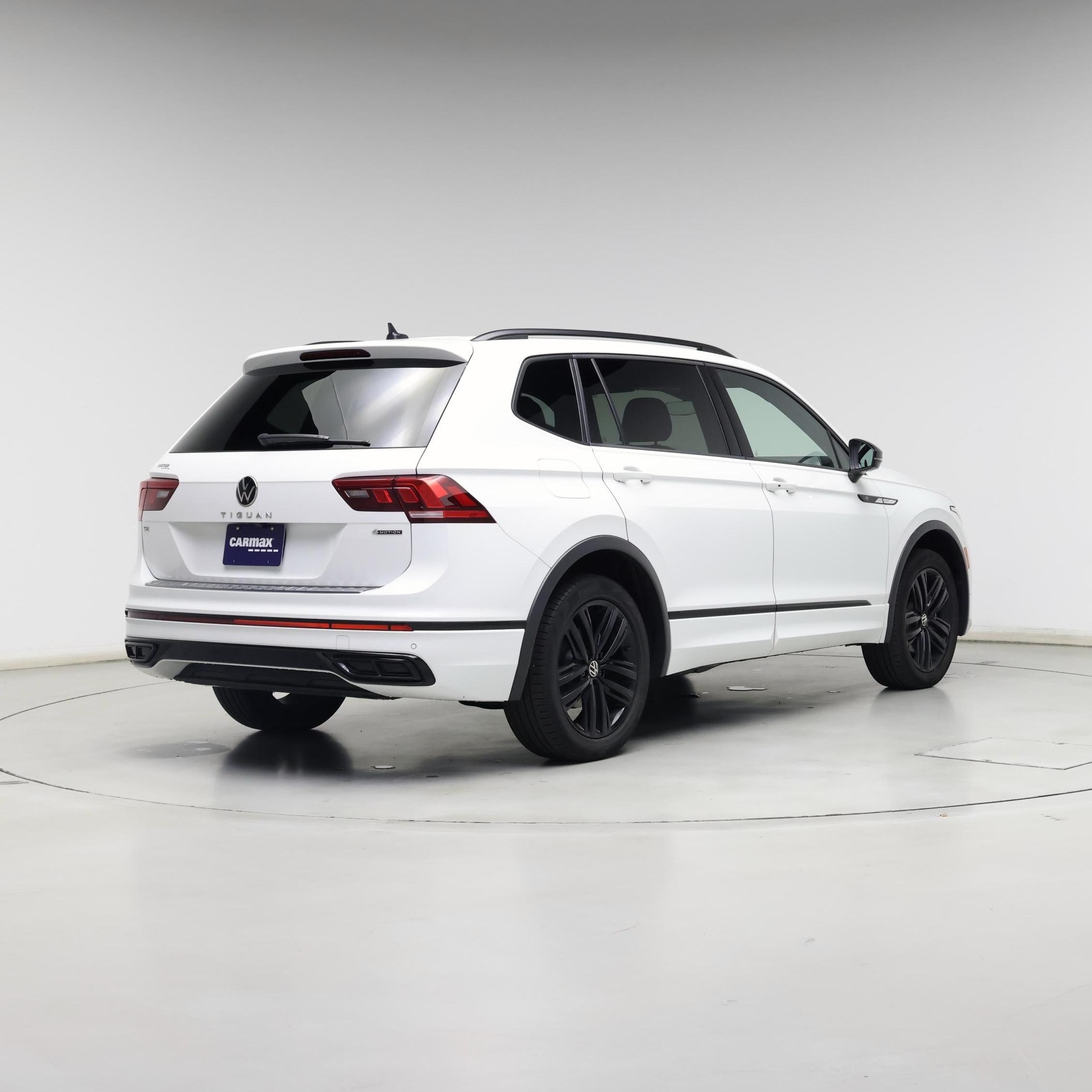 Thumbnail: 2022 Volkswagen Tiguan - 8
