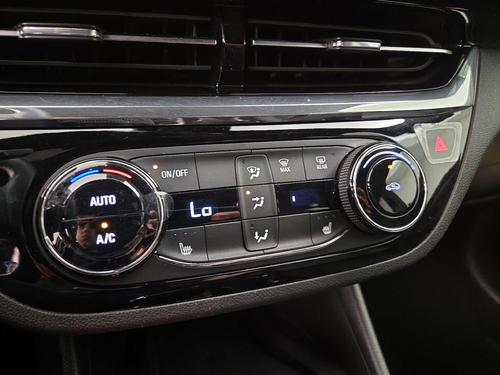 2025 Buick Envista Sport Touring - Photo 15