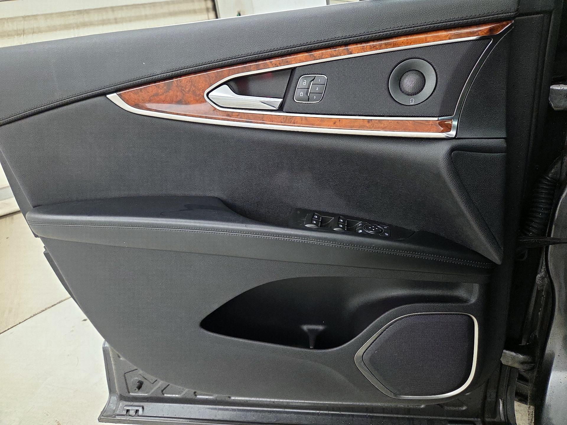 Thumbnail: 2020 Lincoln Nautilus - 12