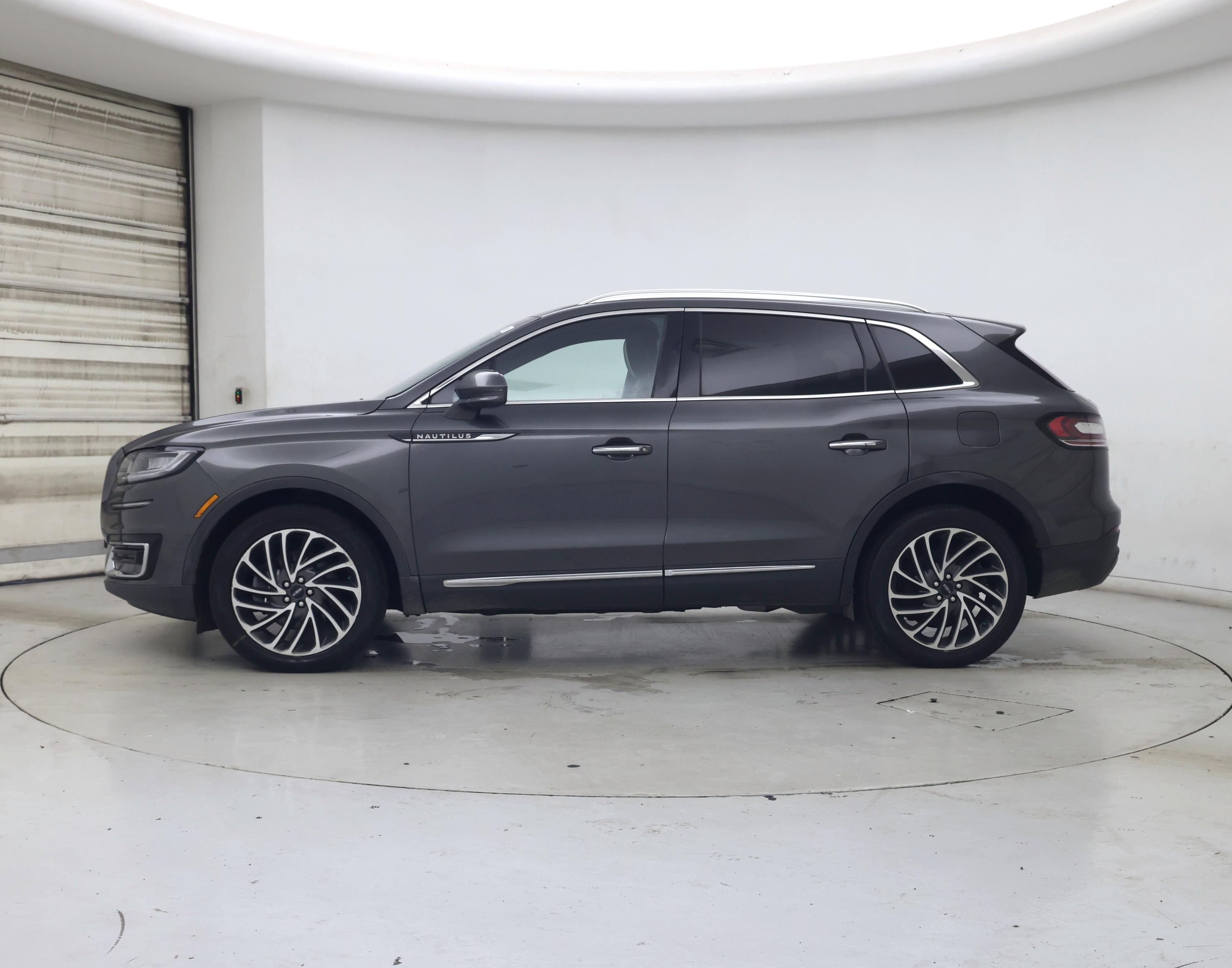 Thumbnail: 2020 Lincoln Nautilus - 3