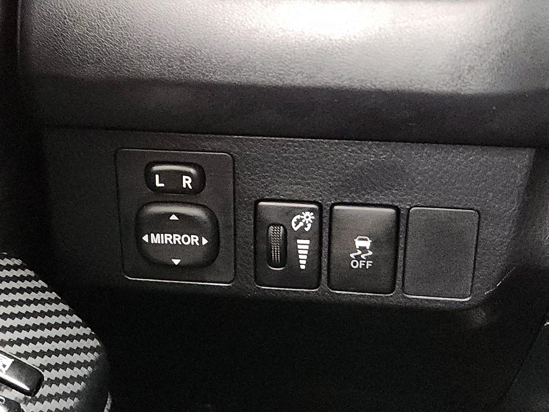 Thumbnail: 2015 Toyota RAV4 - 13