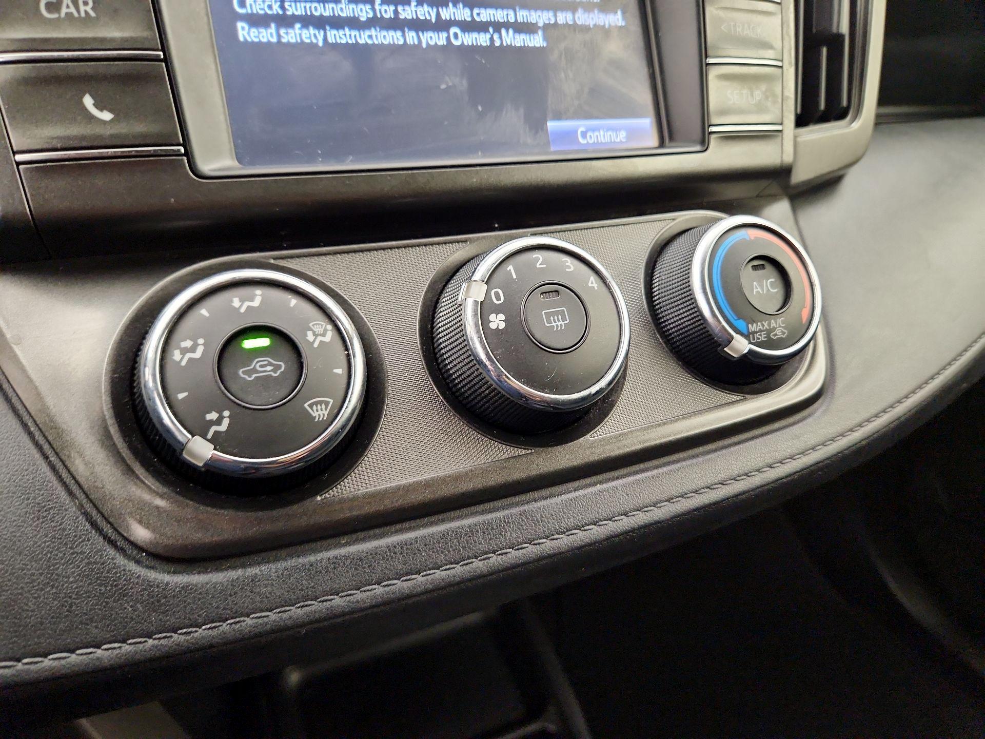 Thumbnail: 2015 Toyota RAV4 - 16