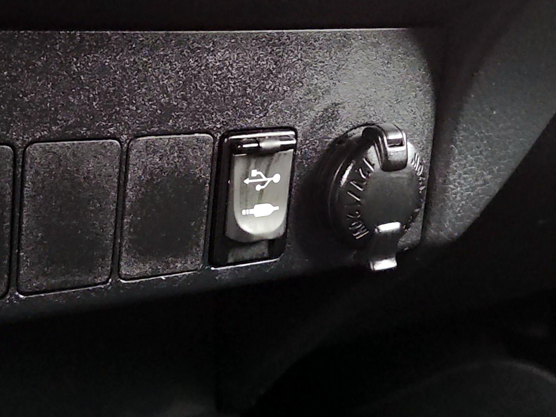 Thumbnail: 2015 Toyota RAV4 - 18