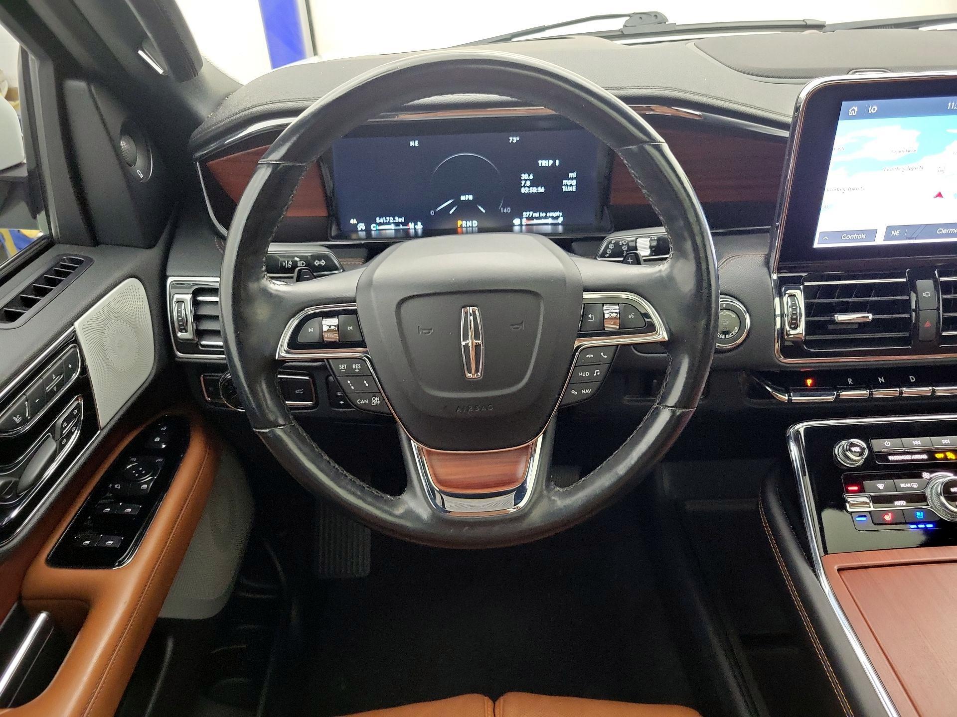 Thumbnail: 2021 Lincoln Navigator - 10