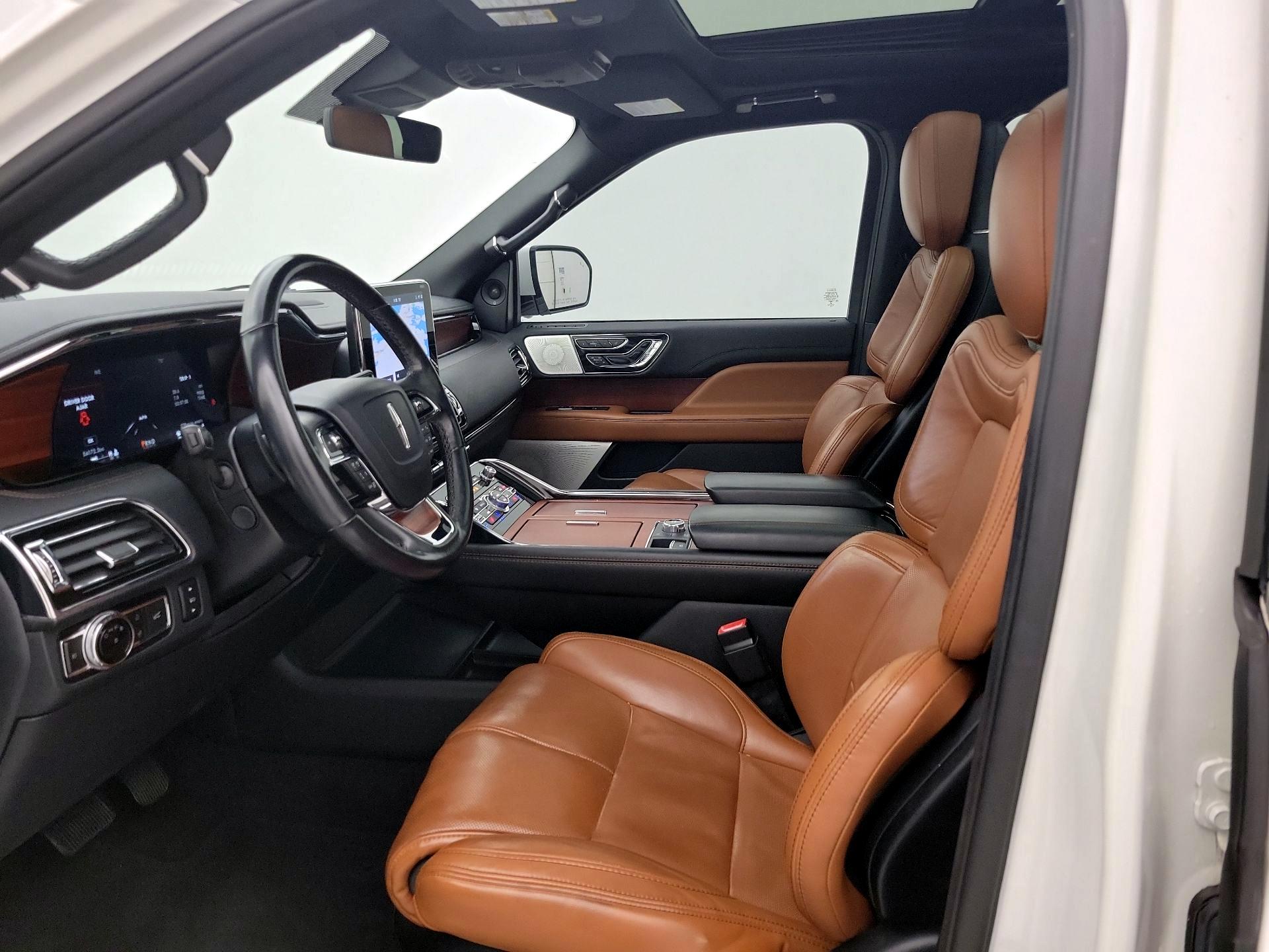Thumbnail: 2021 Lincoln Navigator - 11