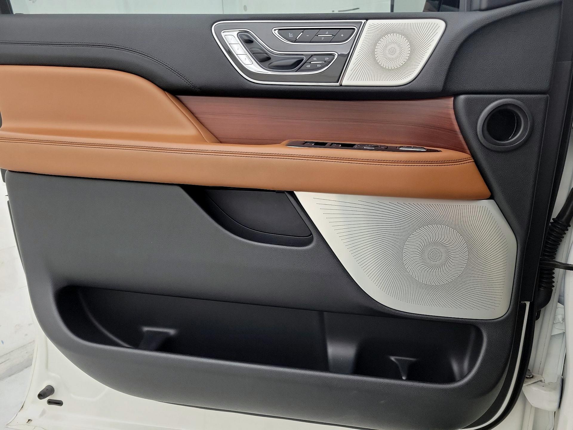 Thumbnail: 2021 Lincoln Navigator - 12