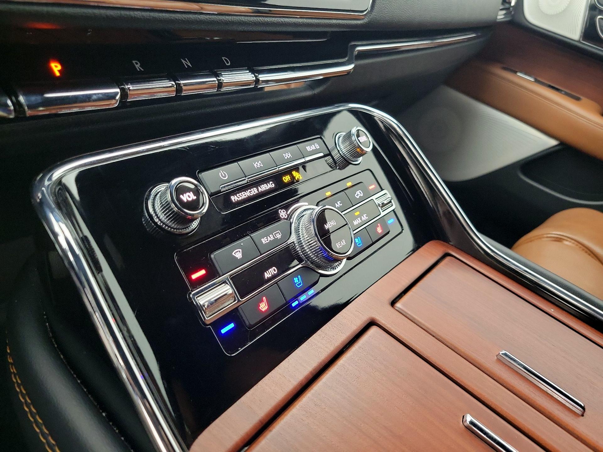 Thumbnail: 2021 Lincoln Navigator - 17