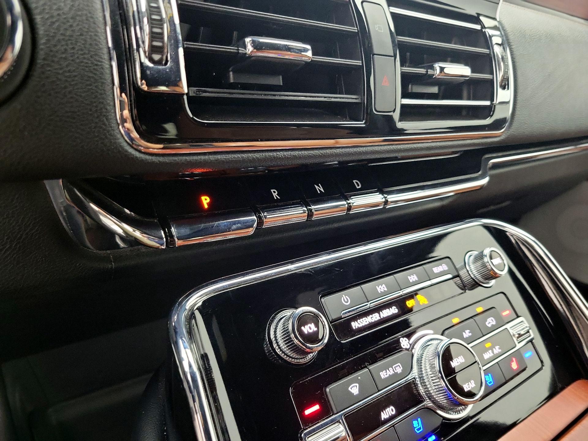 Thumbnail: 2021 Lincoln Navigator - 18