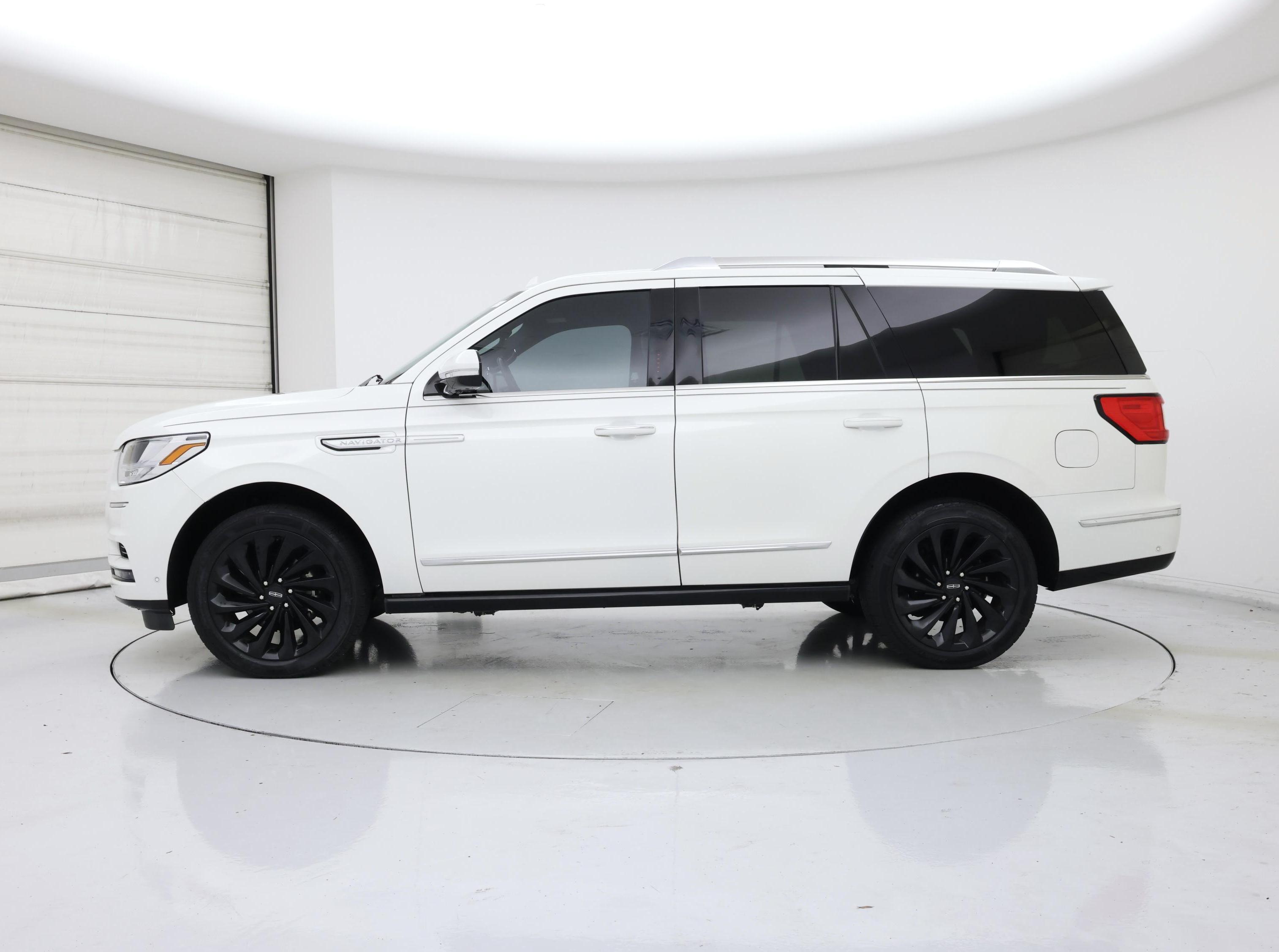 Thumbnail: 2021 Lincoln Navigator - 3