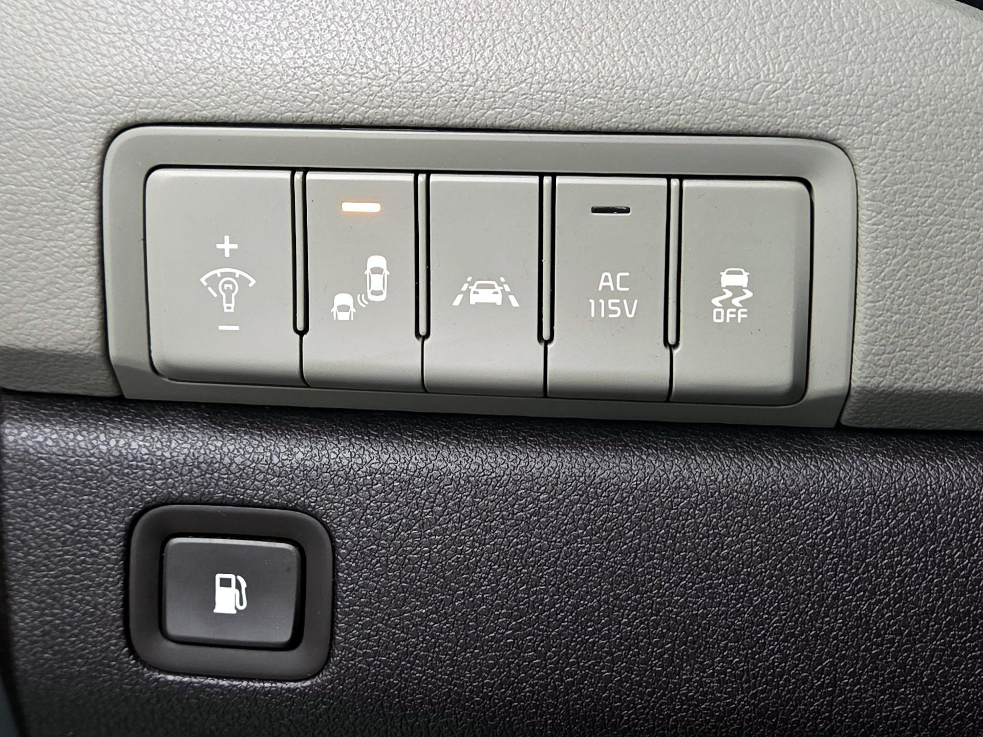 Thumbnail: 2016 Kia Sedona - 13