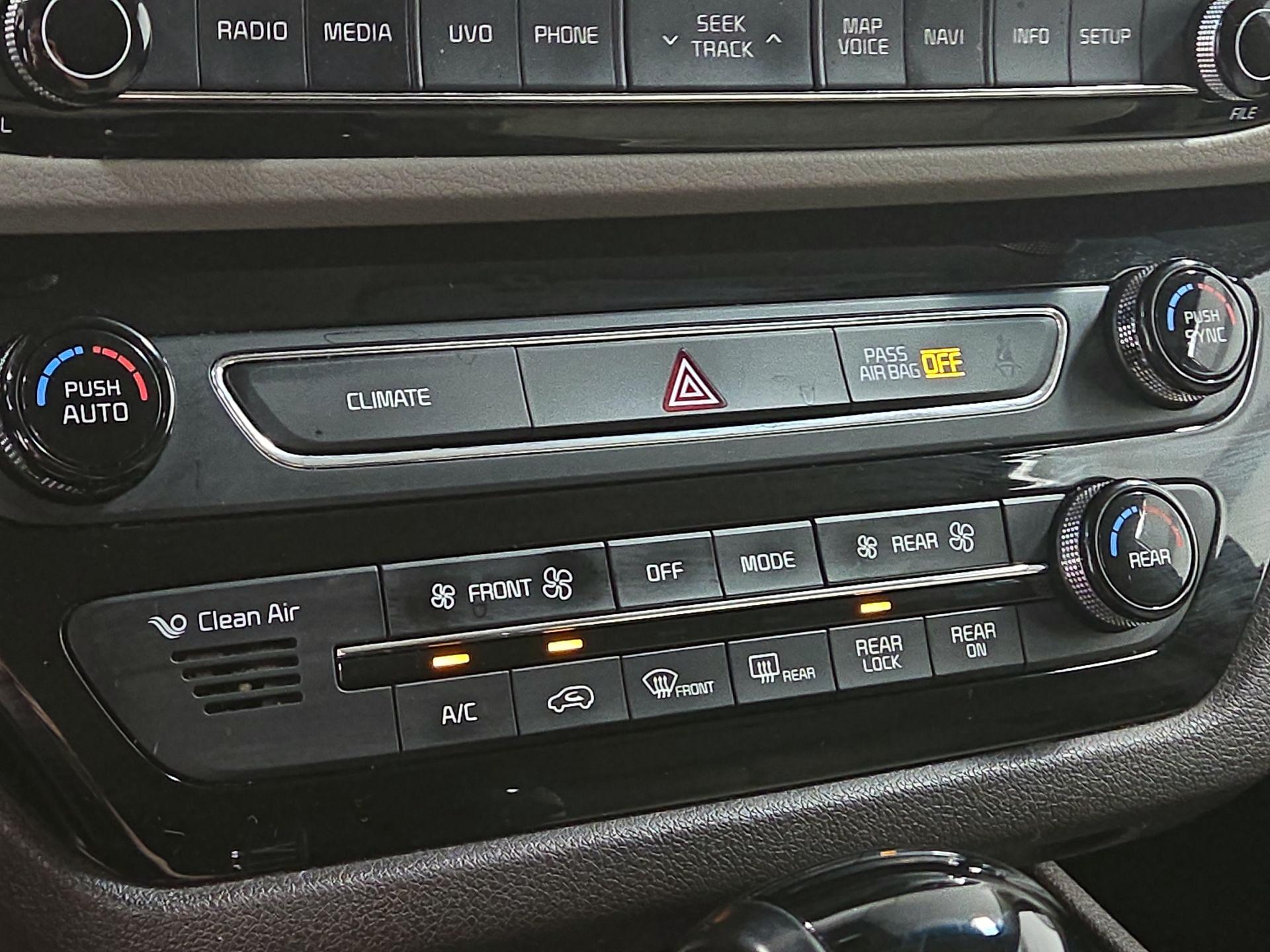 Thumbnail: 2016 Kia Sedona - 17