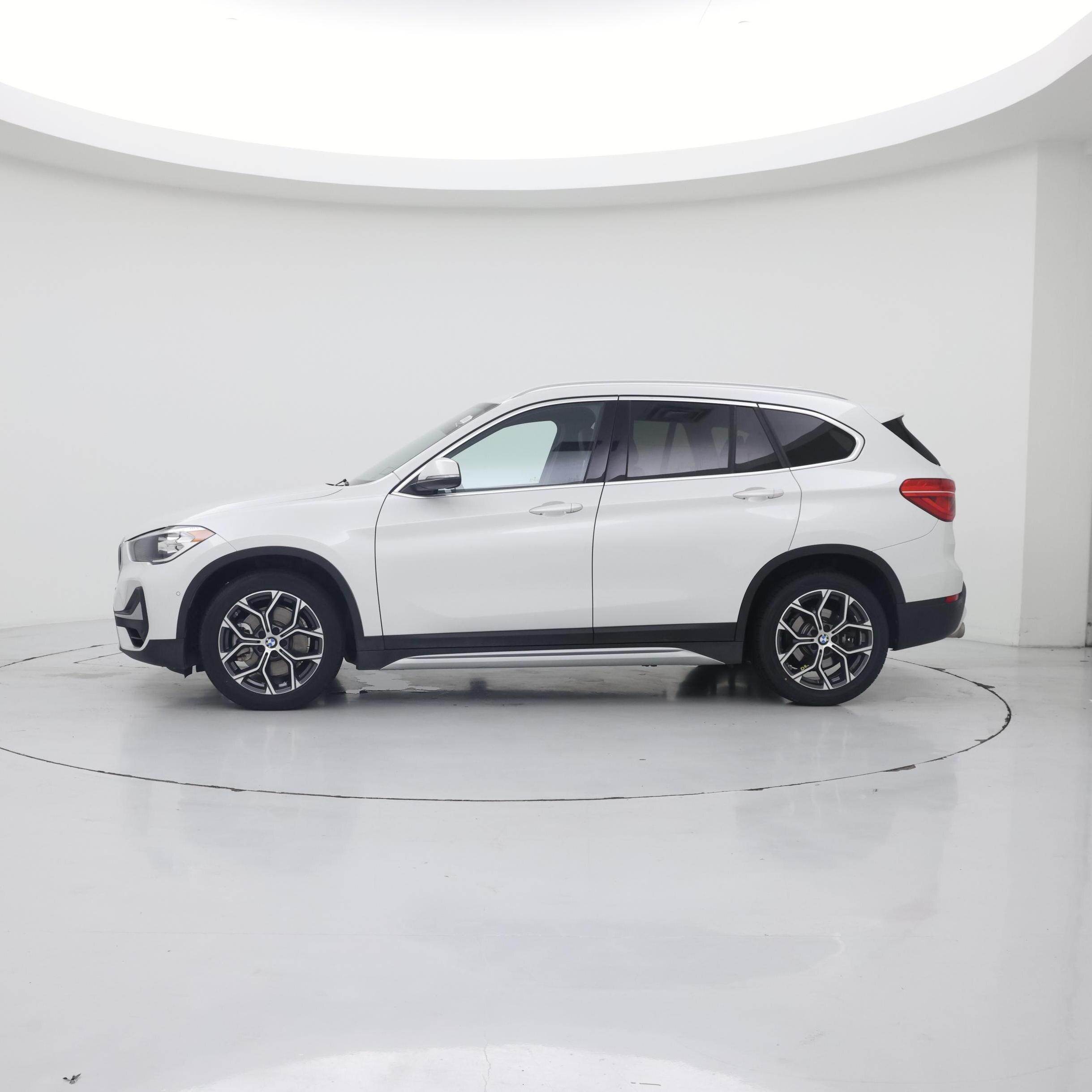 Thumbnail: 2021 BMW X1 - 3