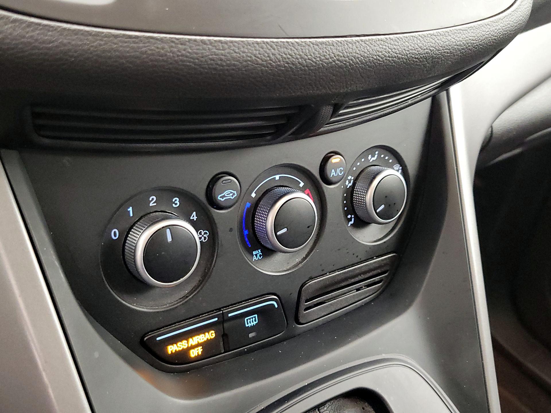Thumbnail: 2015 Ford Escape - 16