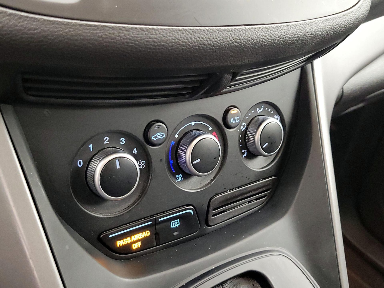 2015 Ford Escape SE - Photo 17