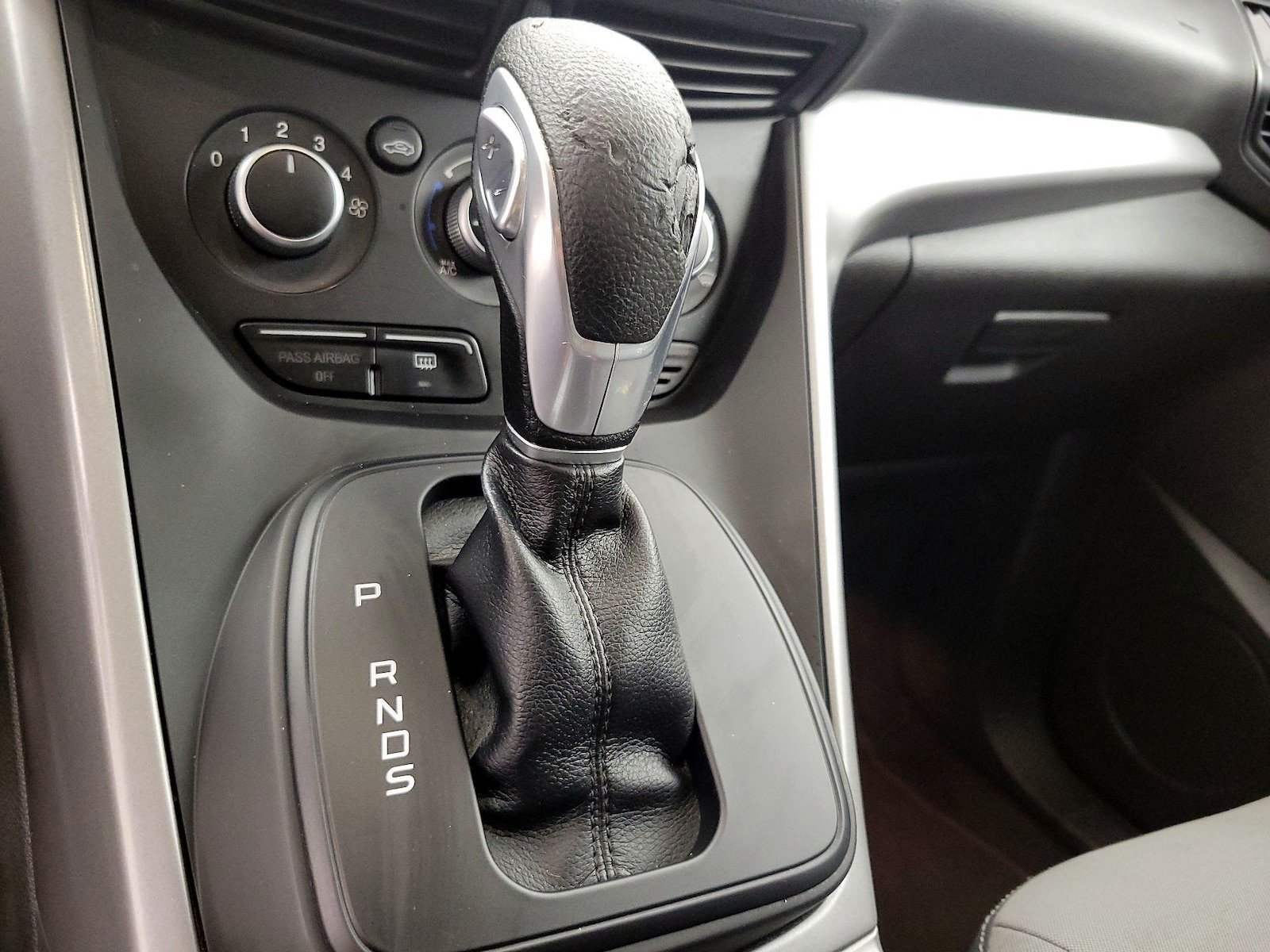 2015 Ford Escape SE - Photo 18