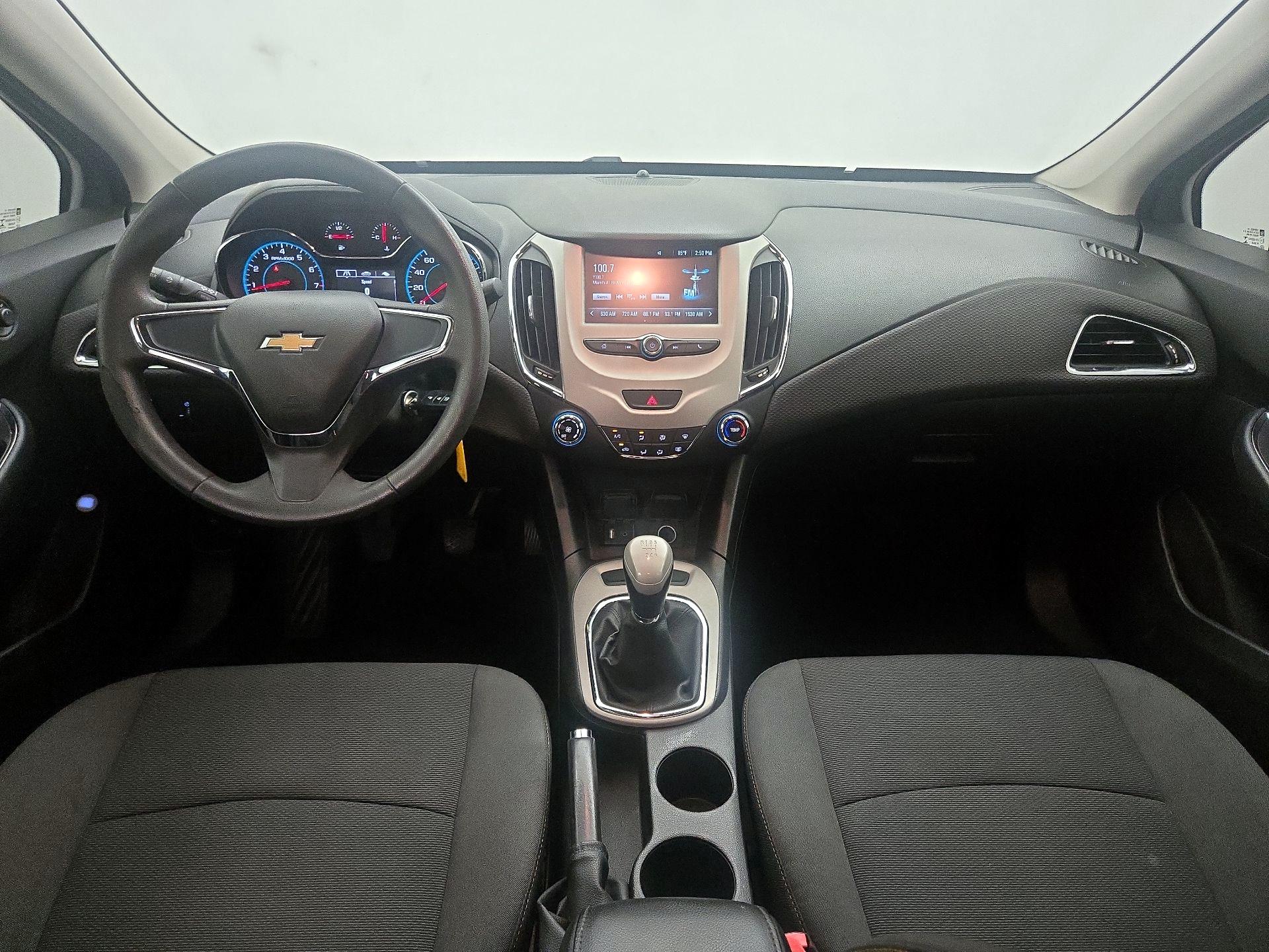 Thumbnail: 2017 Chevrolet Cruze - 9