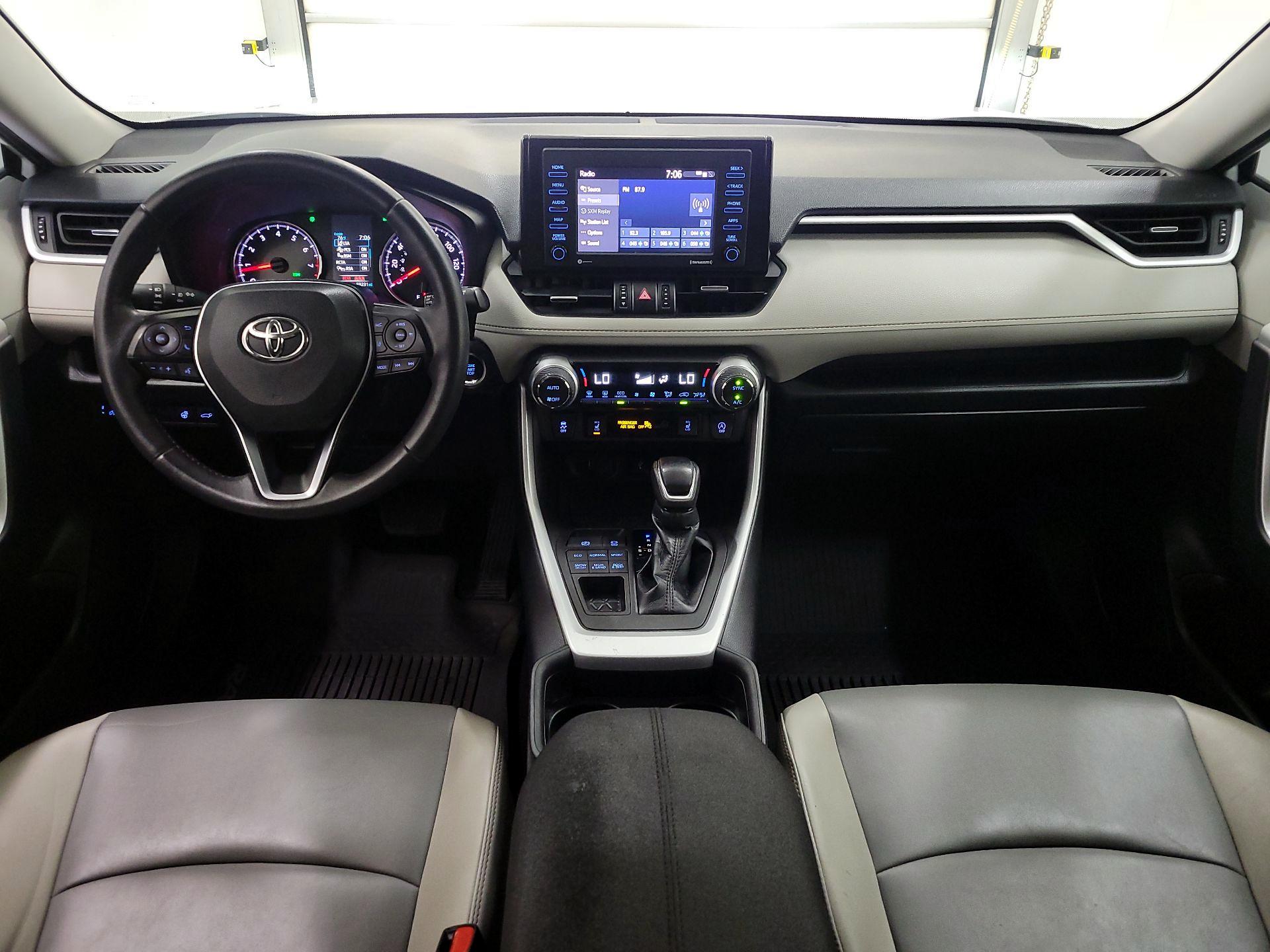 Thumbnail: 2020 Toyota RAV4 - 9