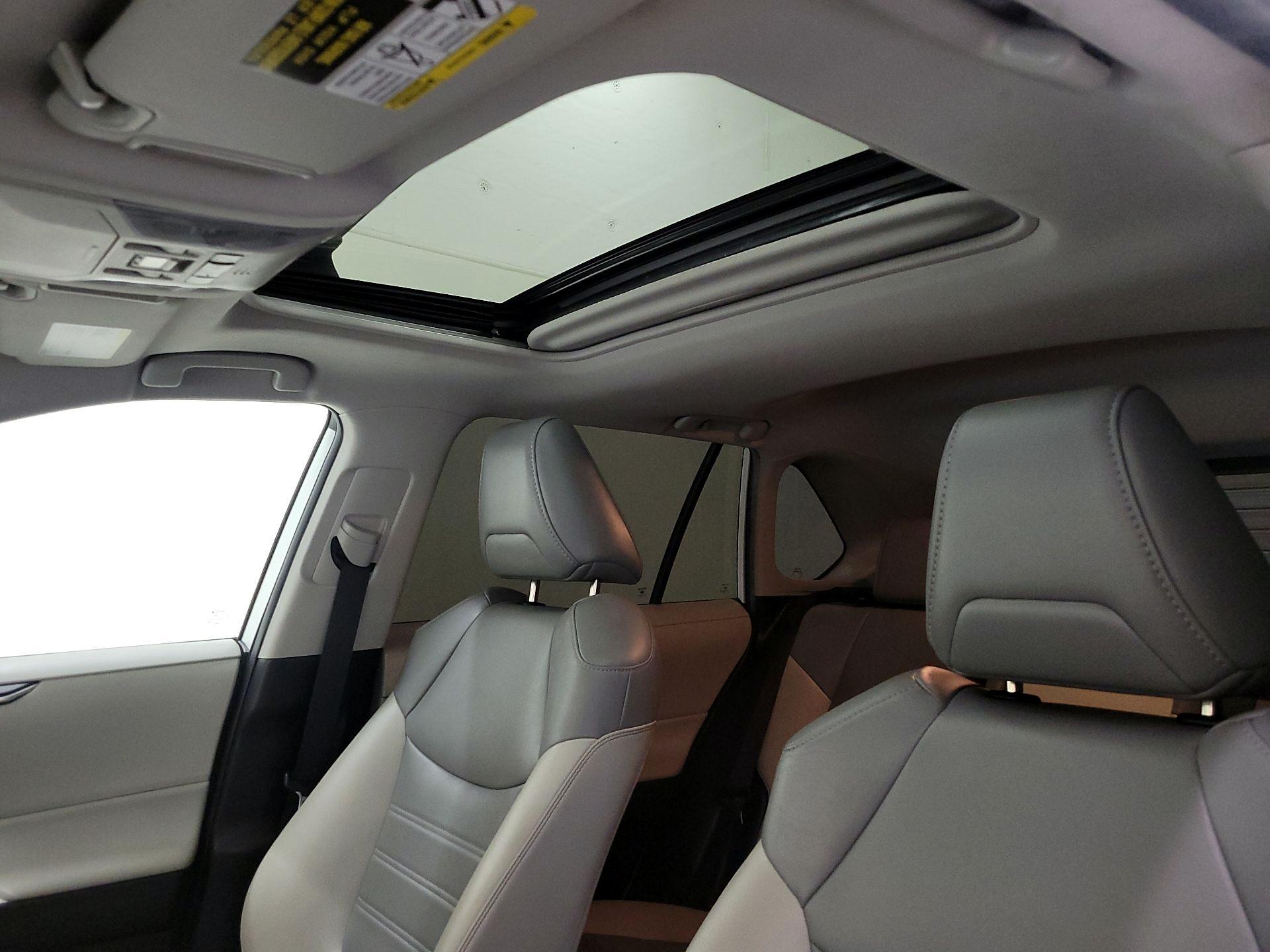 Thumbnail: 2020 Toyota RAV4 - 19