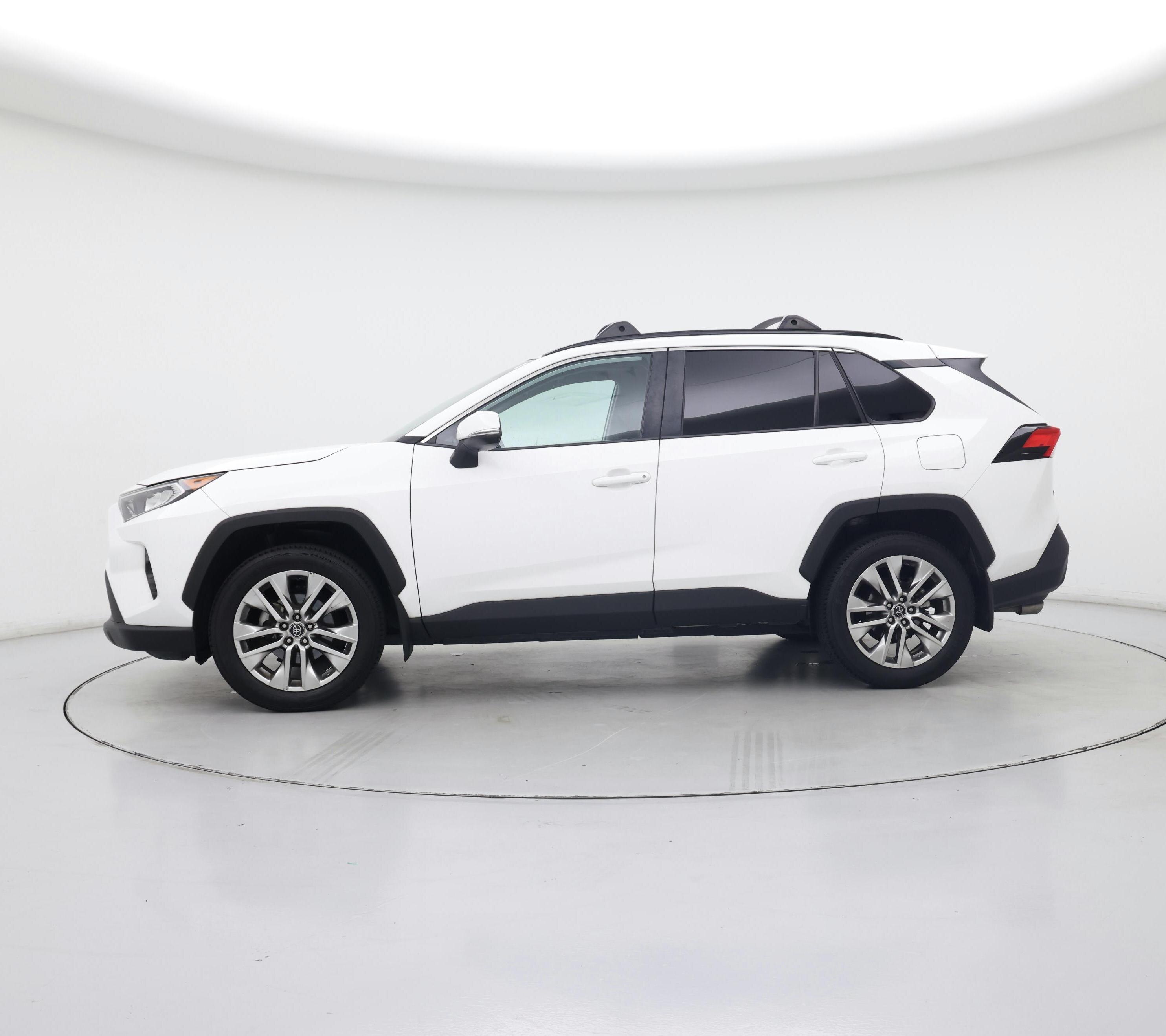 Thumbnail: 2020 Toyota RAV4 - 3