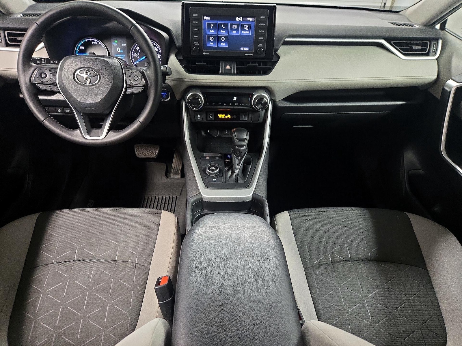 2020 Toyota RAV4 XLE - Photo 10
