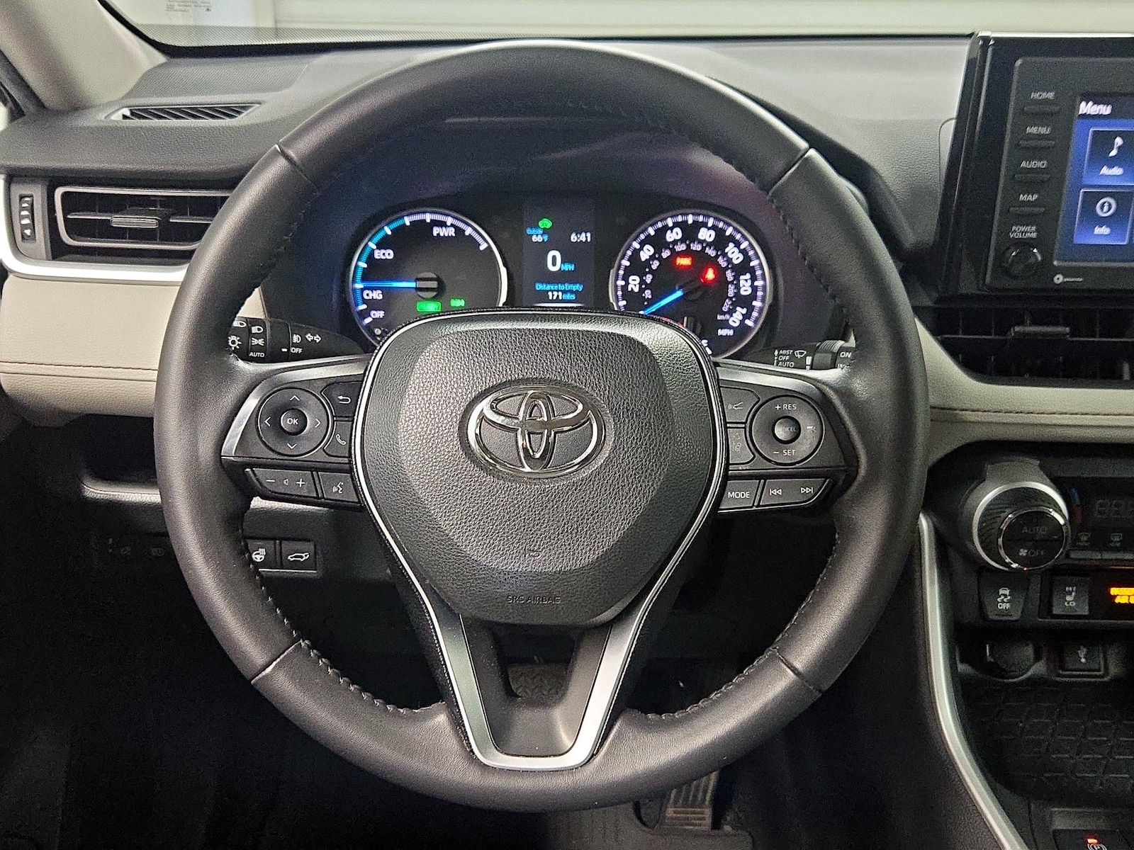 2020 Toyota RAV4 XLE - Photo 11