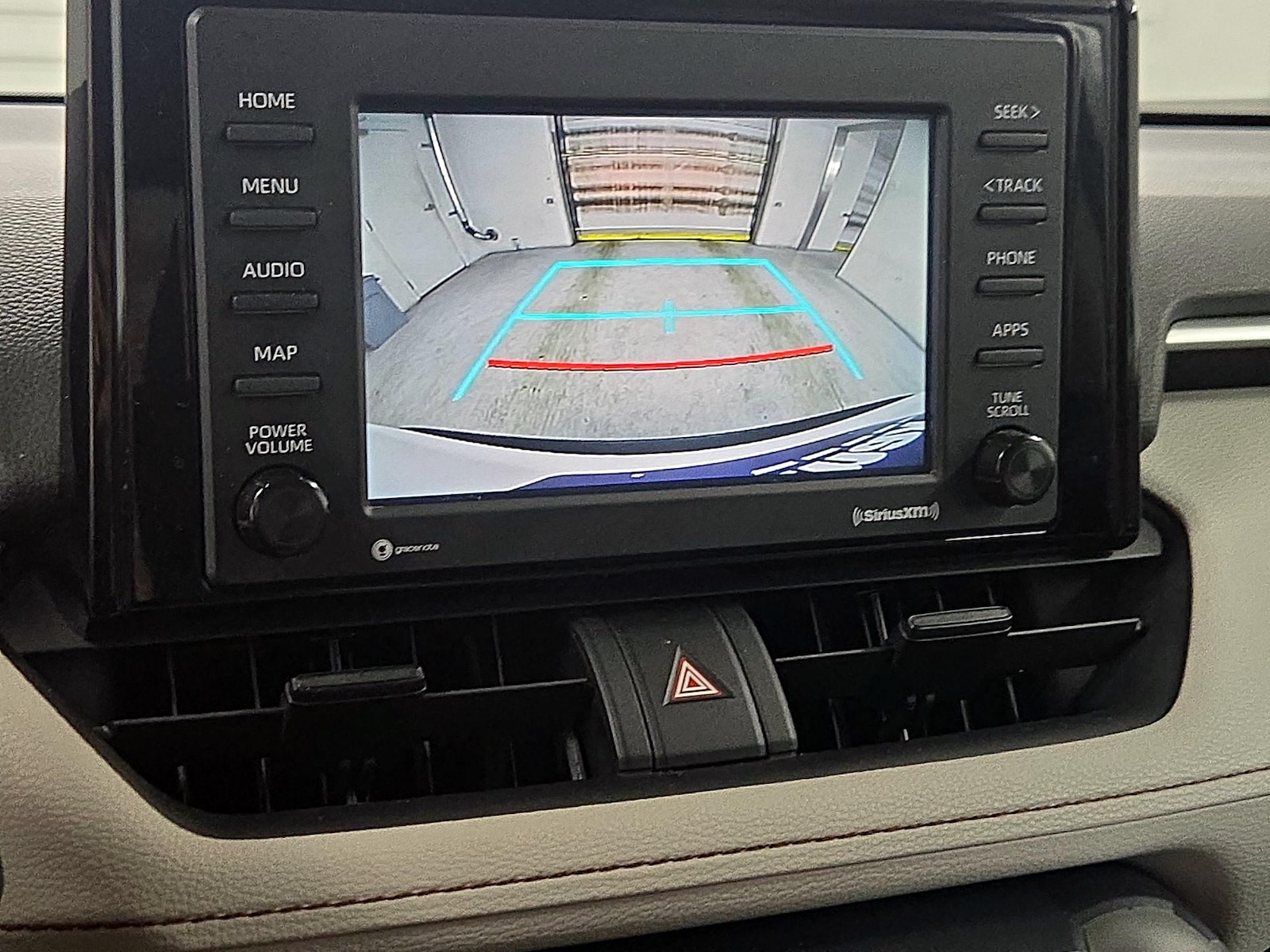2020 Toyota RAV4 XLE - Photo 15