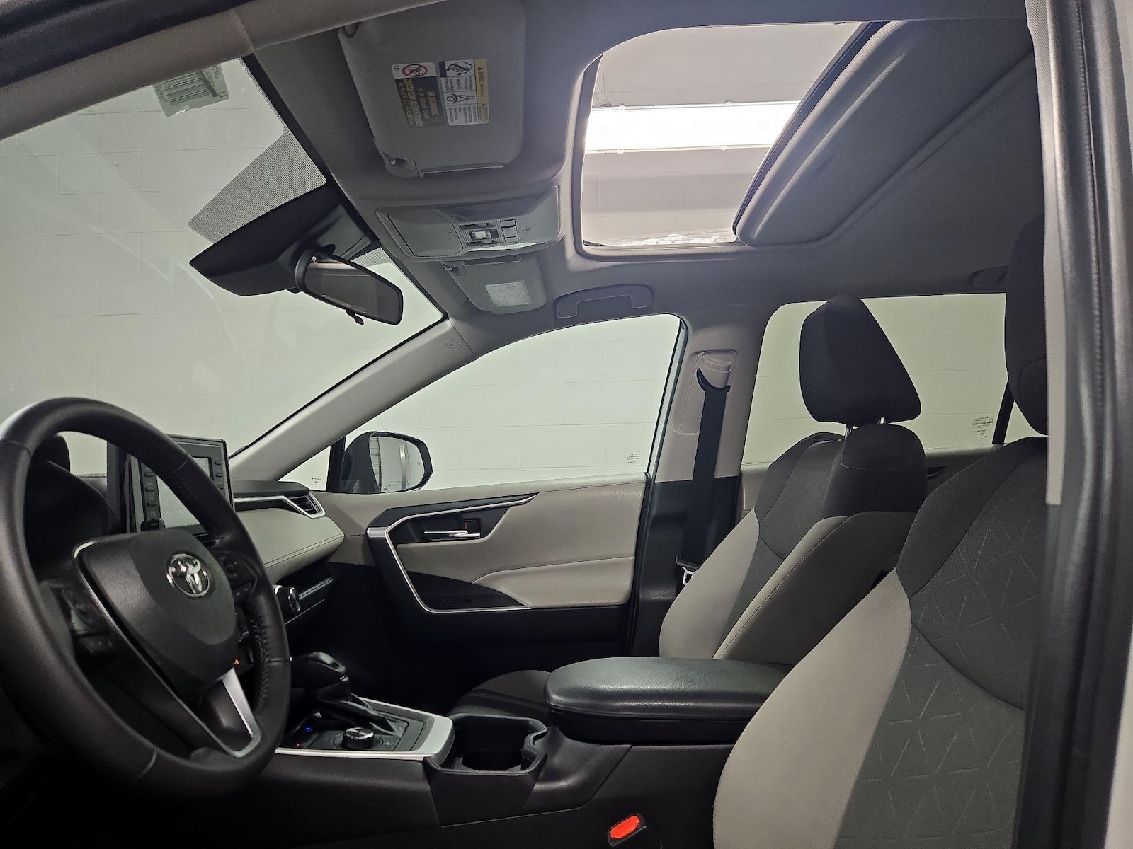 2020 Toyota RAV4 XLE - Photo 20