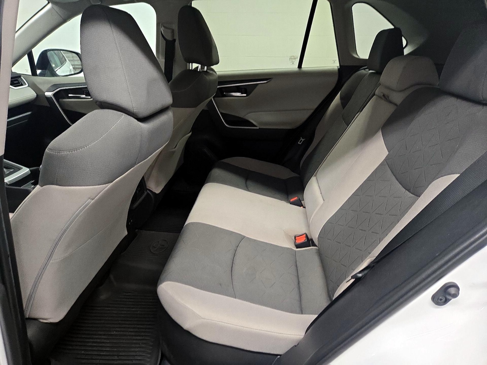 2020 Toyota RAV4 XLE - Photo 21