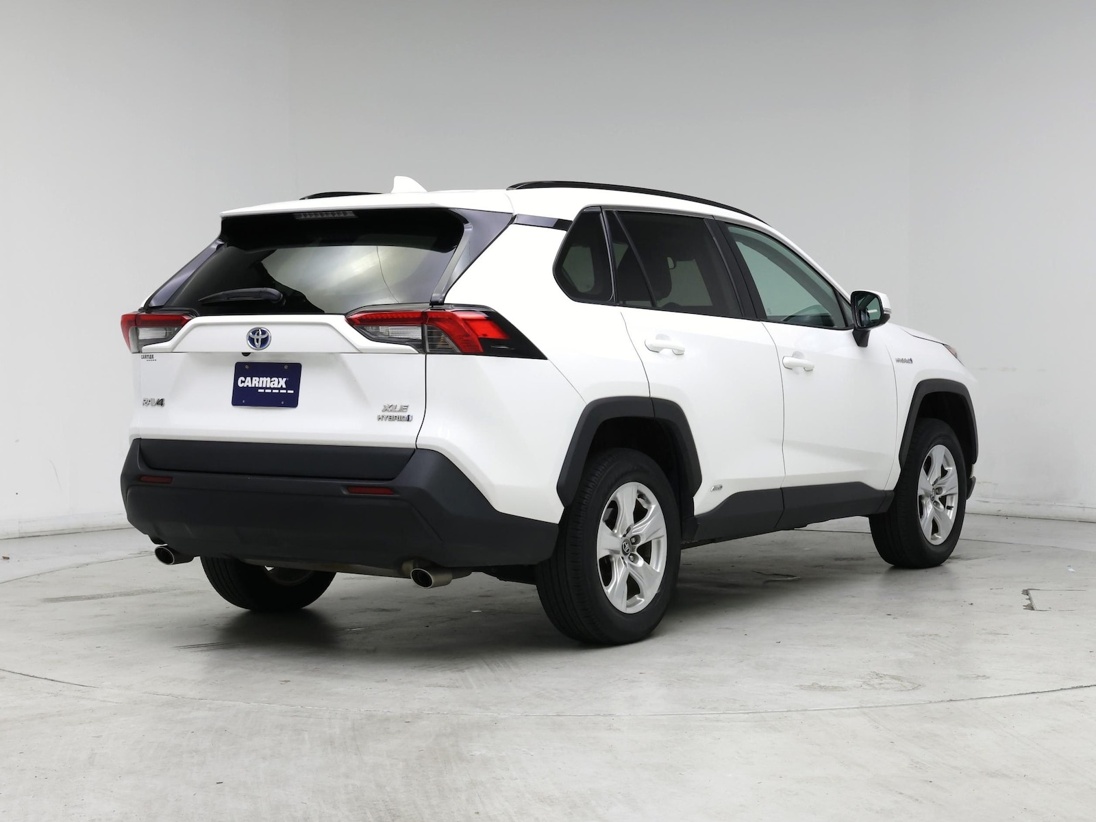 2020 Toyota RAV4 XLE - Photo 9