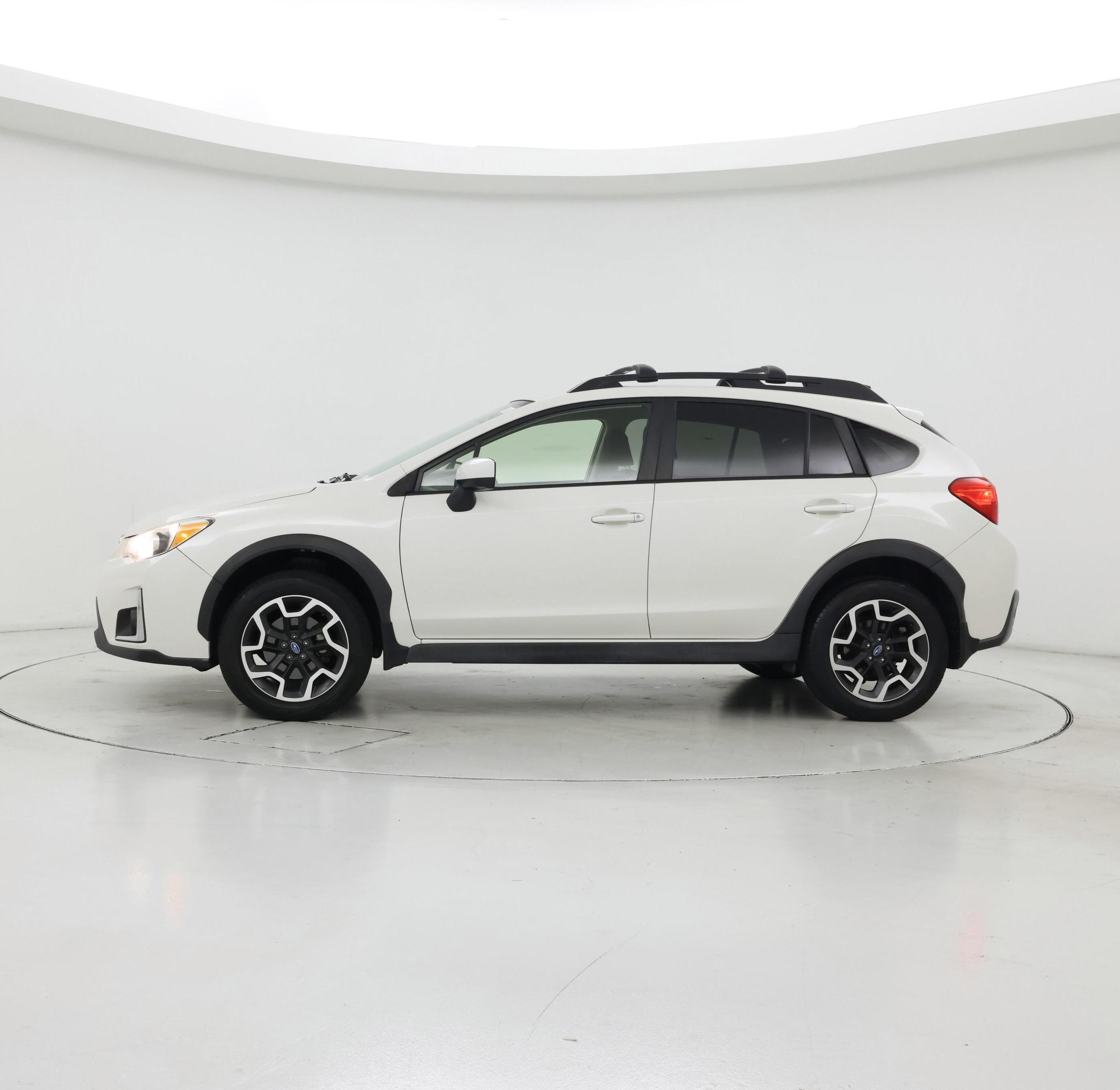 Thumbnail: 2017 Subaru Crosstrek - 3