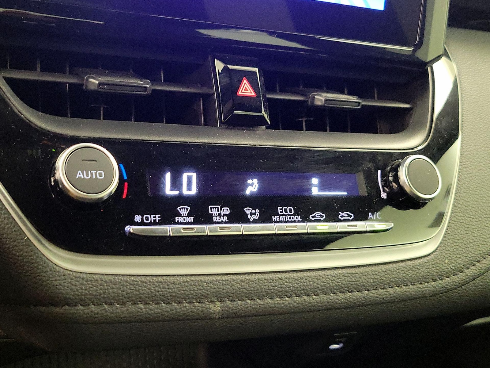2024 Toyota Corolla SE - Photo 17
