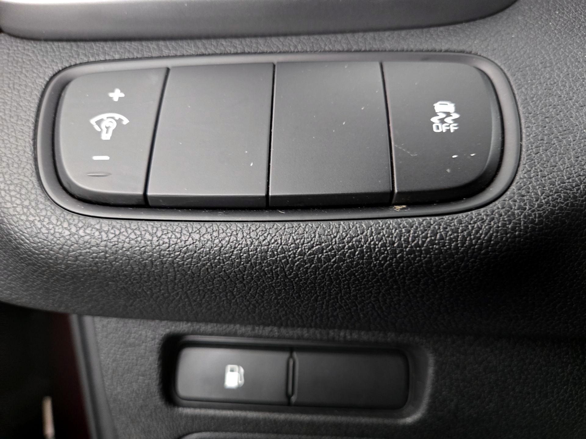 Thumbnail: 2016 Kia Sorento - 13