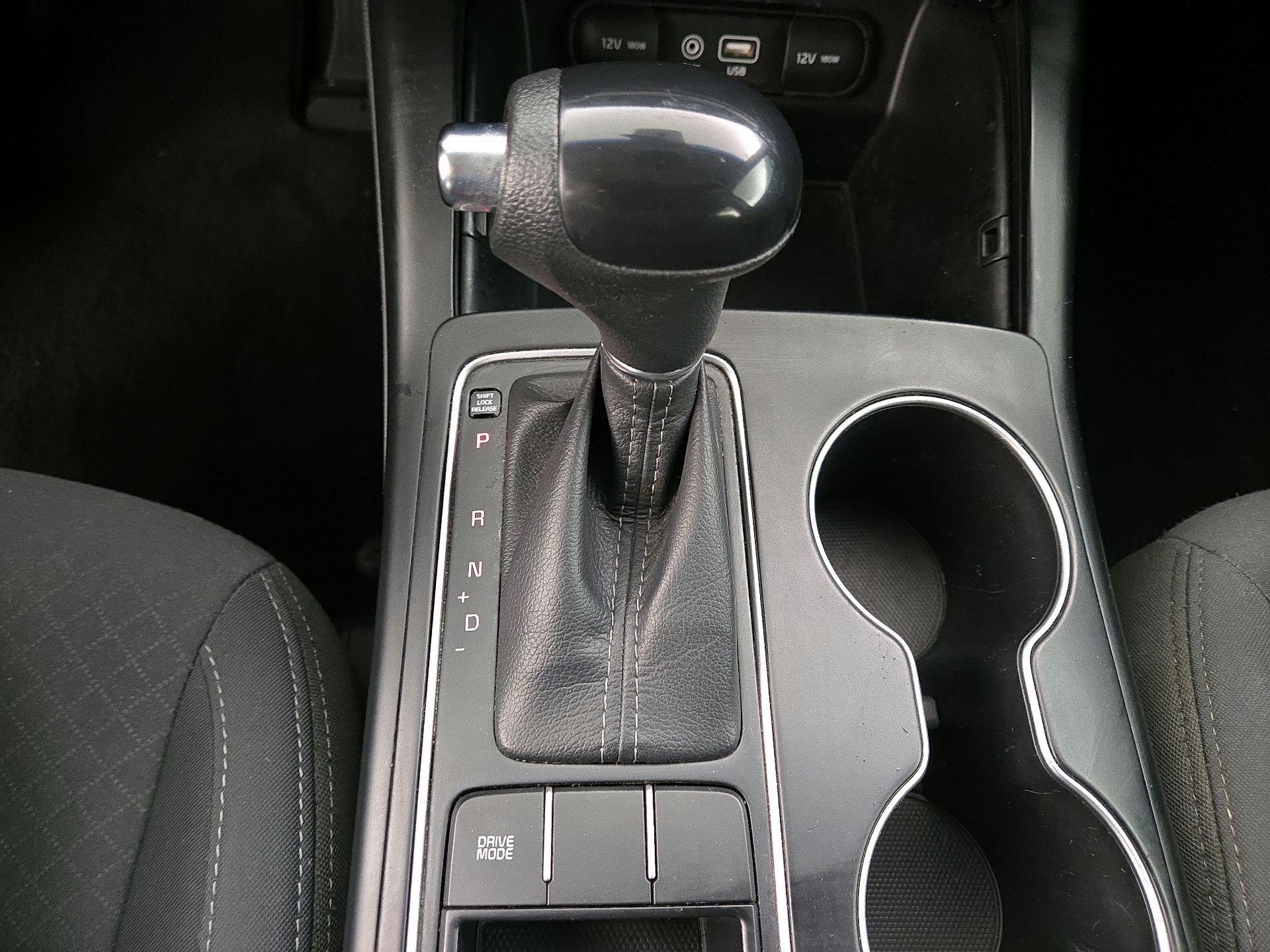 Thumbnail: 2016 Kia Sorento - 17