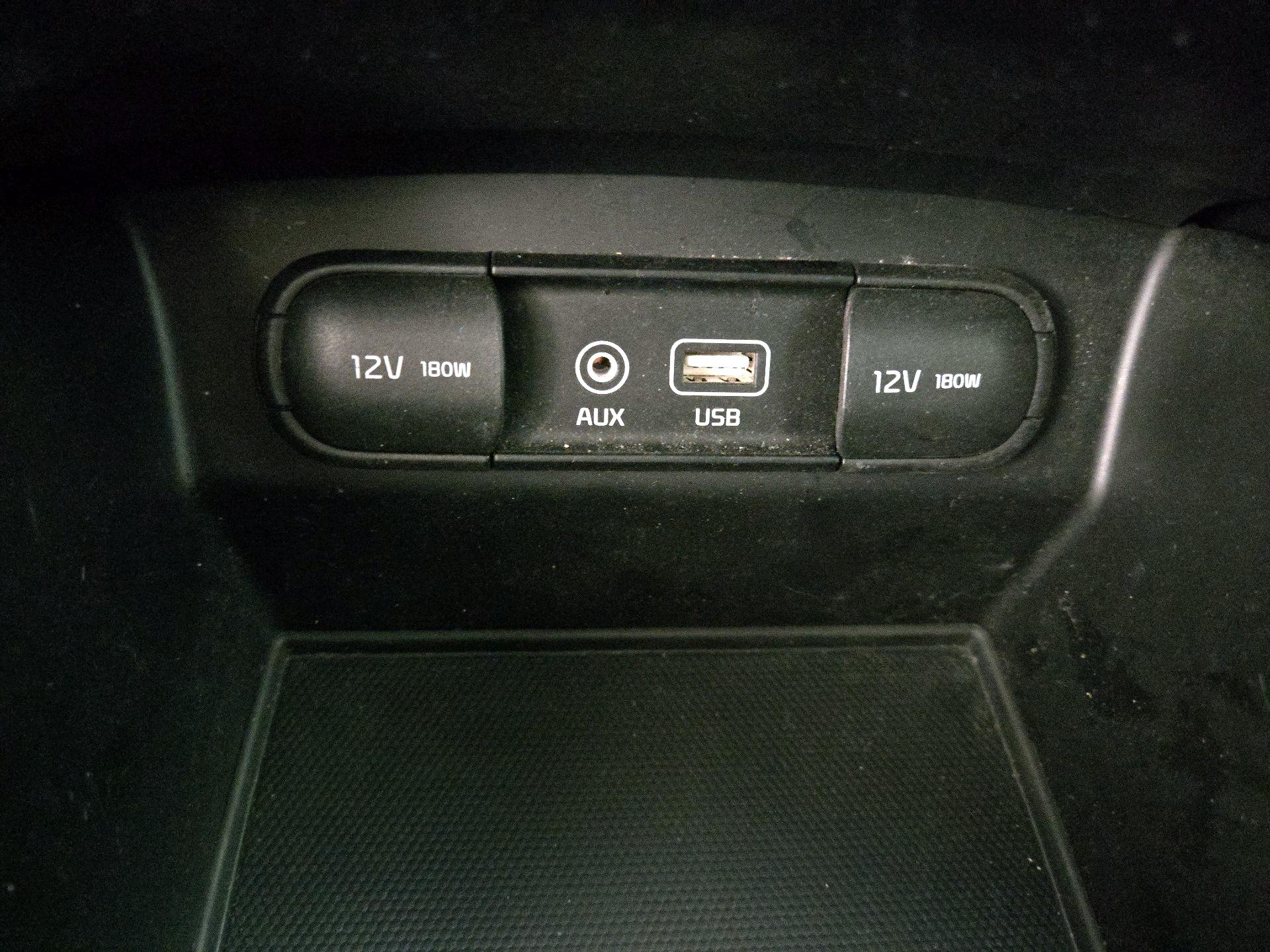 Thumbnail: 2016 Kia Sorento - 18