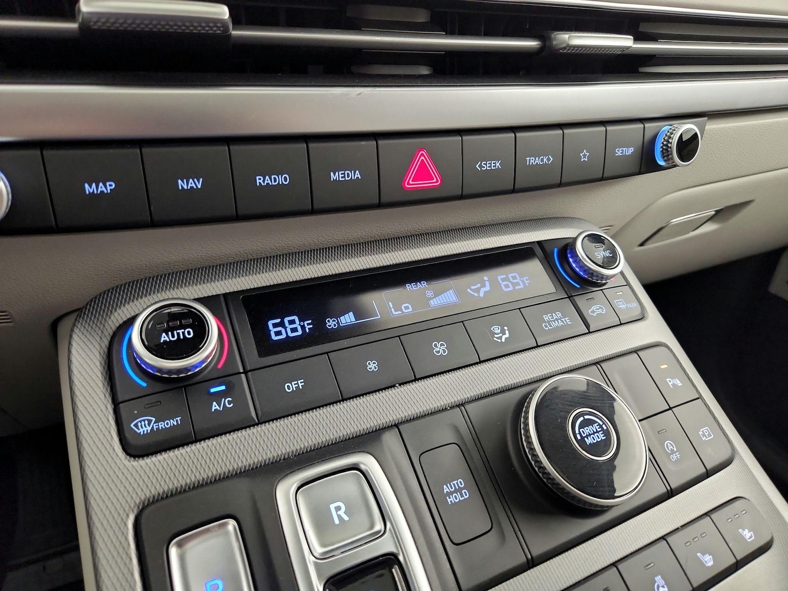 2023 Hyundai Palisade Limited - Photo 18