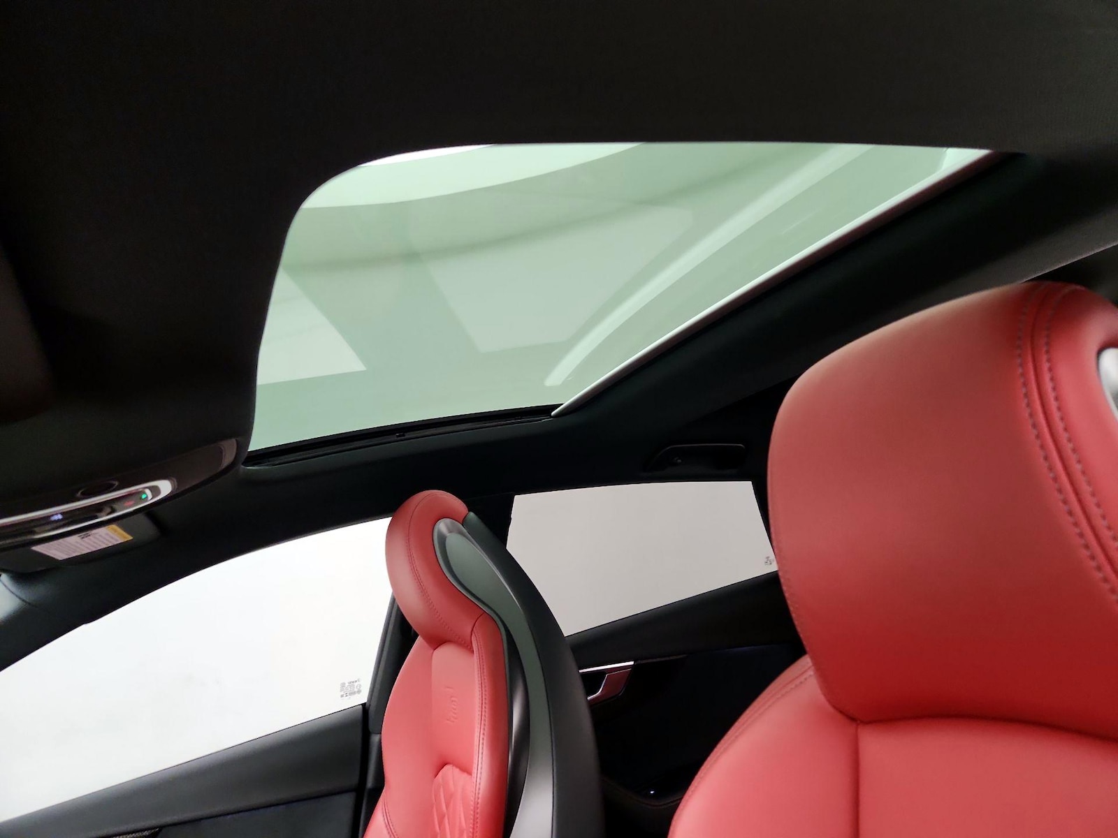 Sunroof(s) & Overhead Airbags