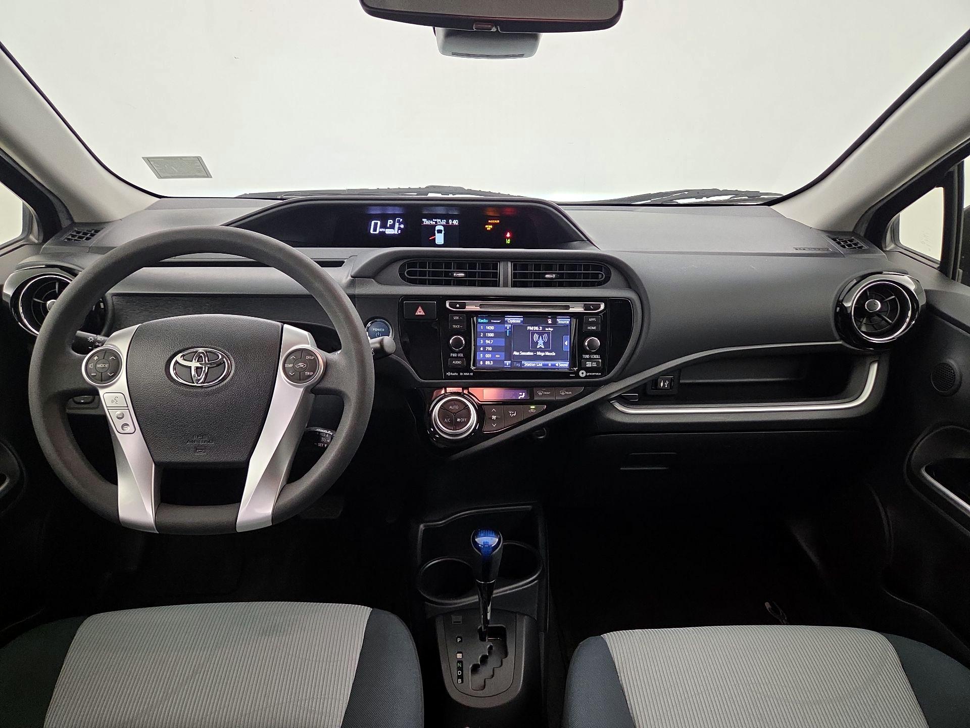 Thumbnail: 2017 Toyota Prius c - 9