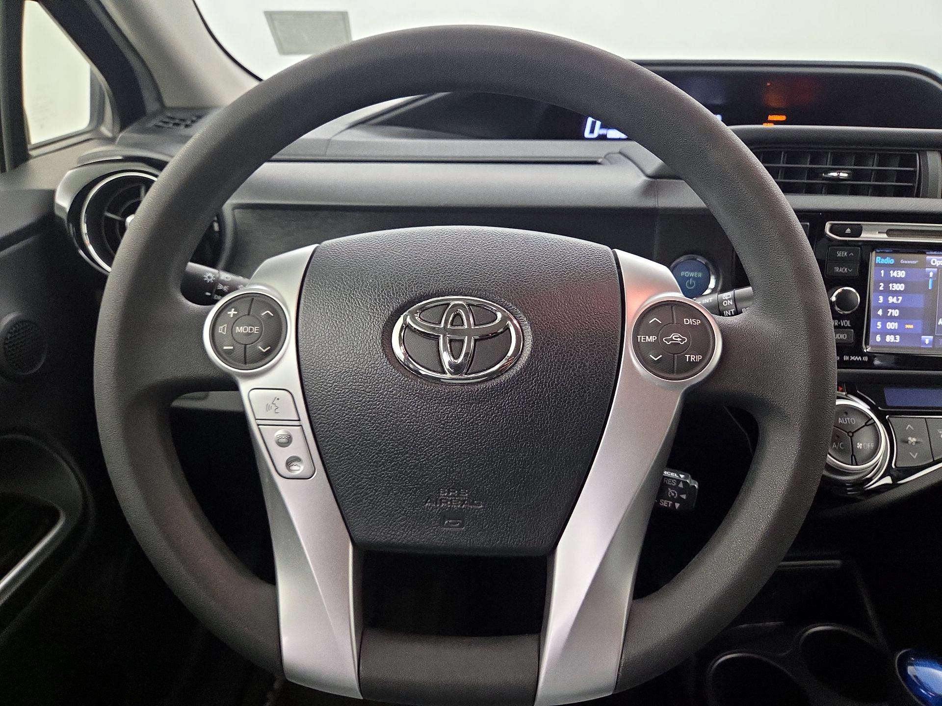 Thumbnail: 2017 Toyota Prius c - 10