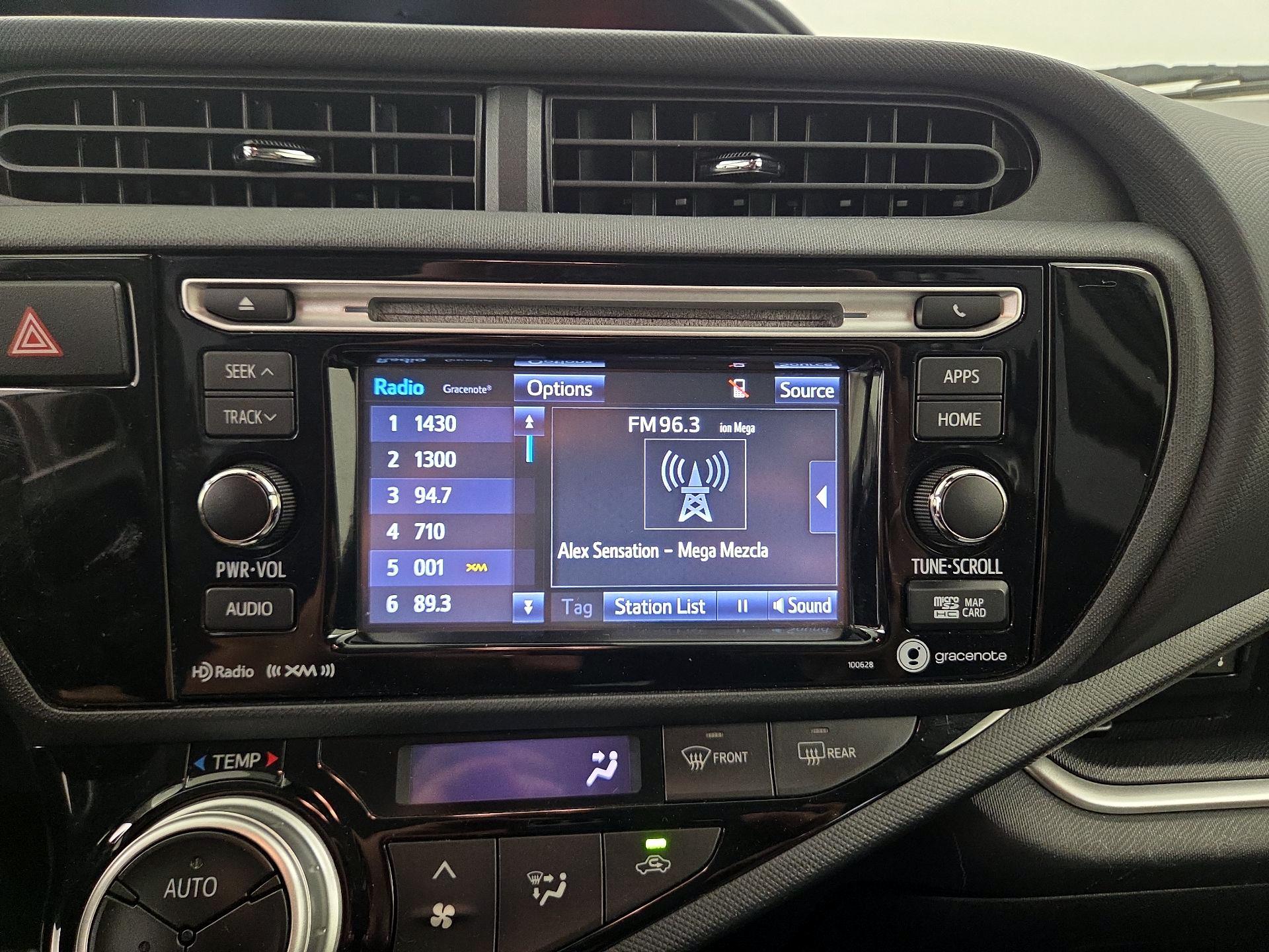 Thumbnail: 2017 Toyota Prius c - 15