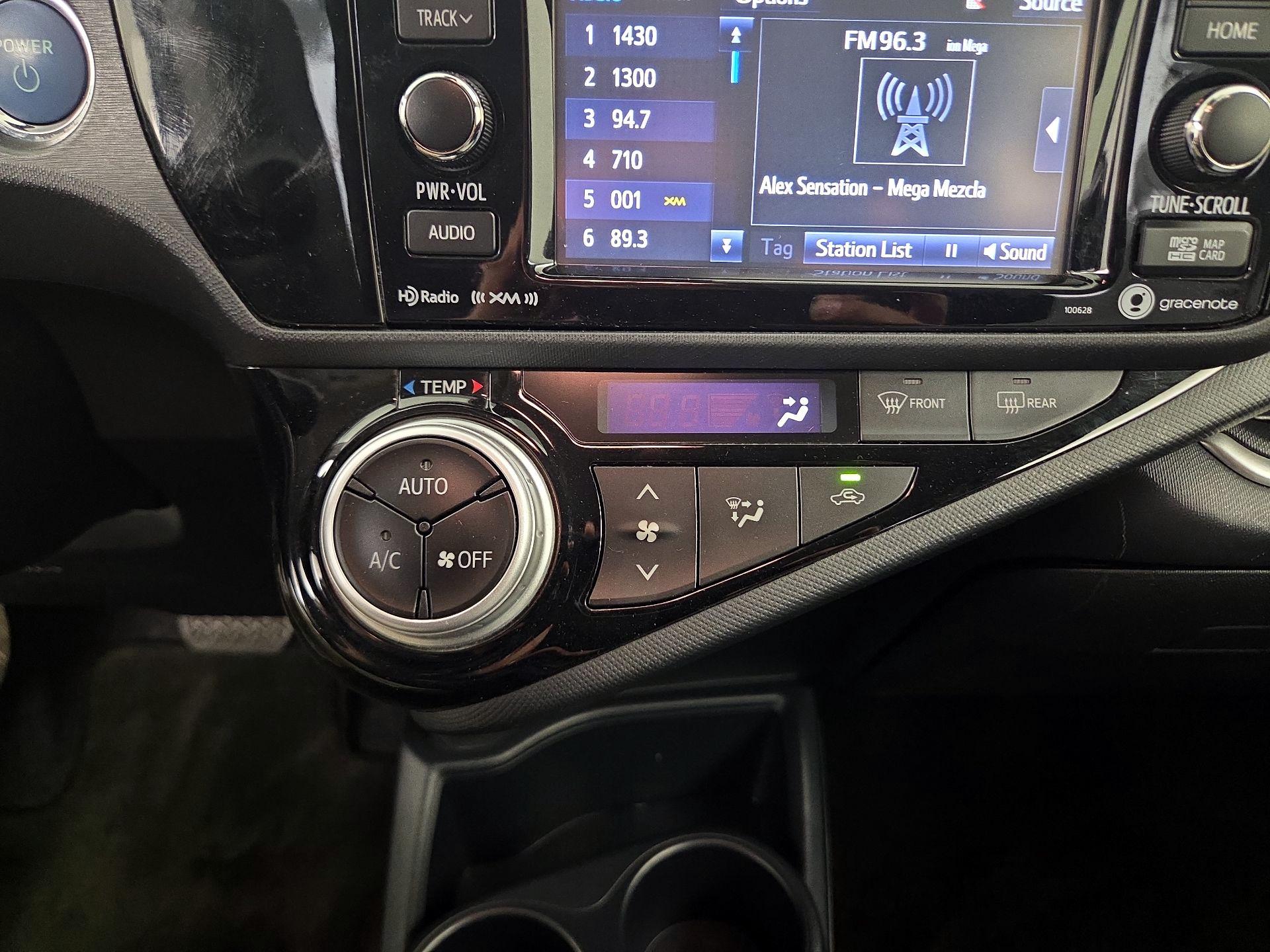 Thumbnail: 2017 Toyota Prius c - 16