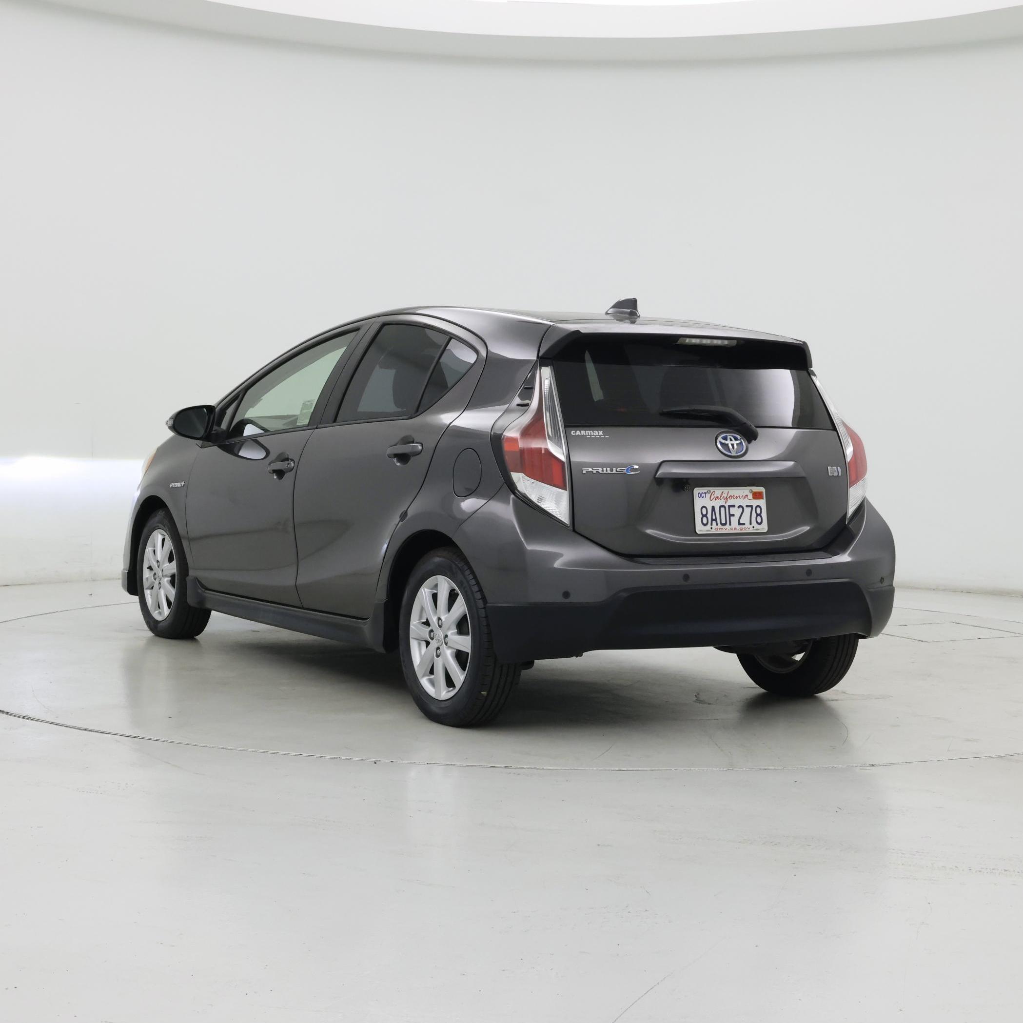 Thumbnail: 2017 Toyota Prius c - 2